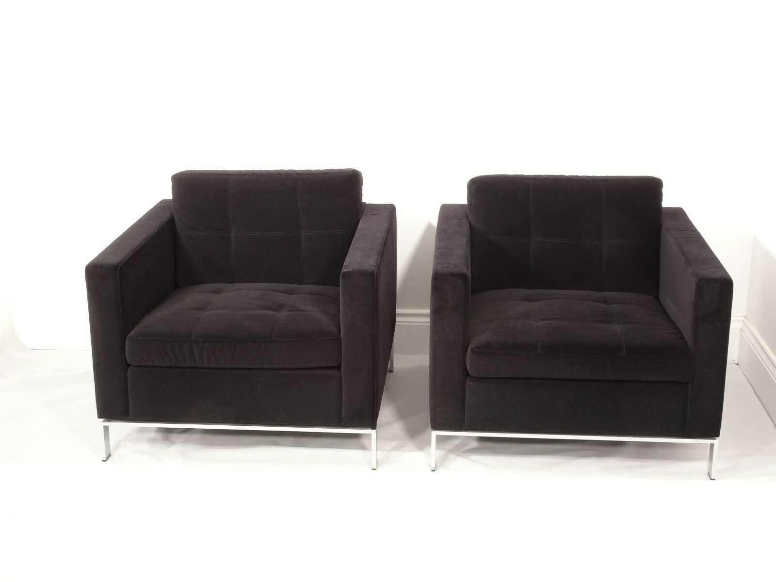 5520.0 Immaculate Pair Of Walter Knoll 502 Foster Chairs In Jet Black Velvet photo