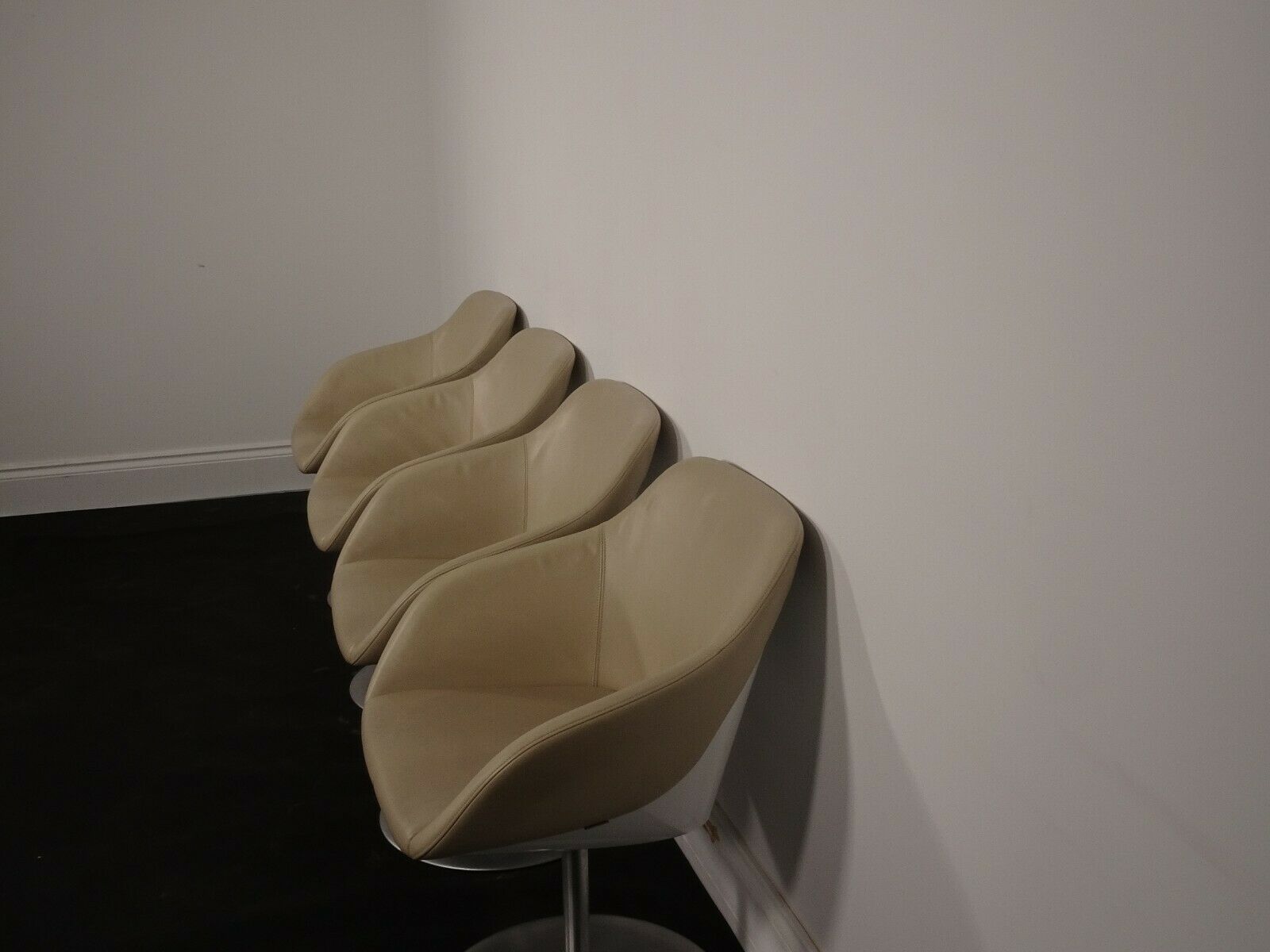 Stunning Set Of 4 Walter Knoll Turtle Lounge Swivel Chairs In Cream Leather photo vintage