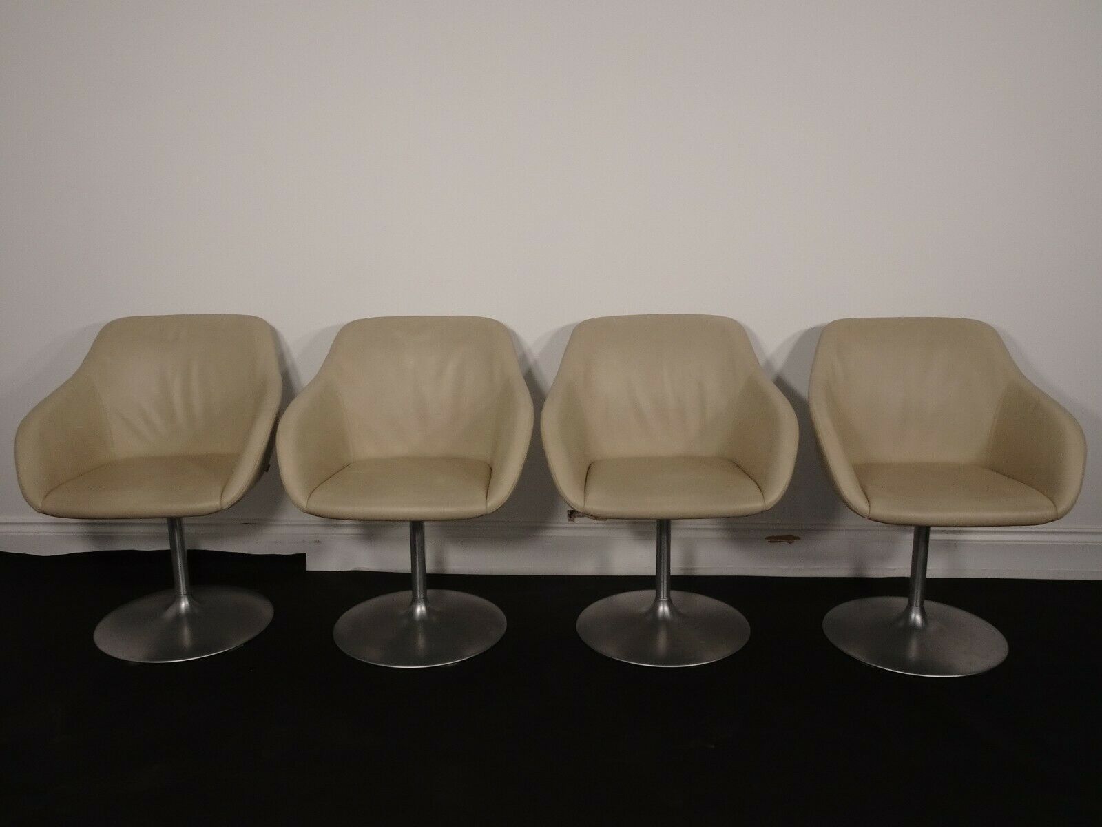 Furniture Stunning Set Of 4 Walter Knoll Turtle Lounge Swivel Chairs In Cream Leather photo
