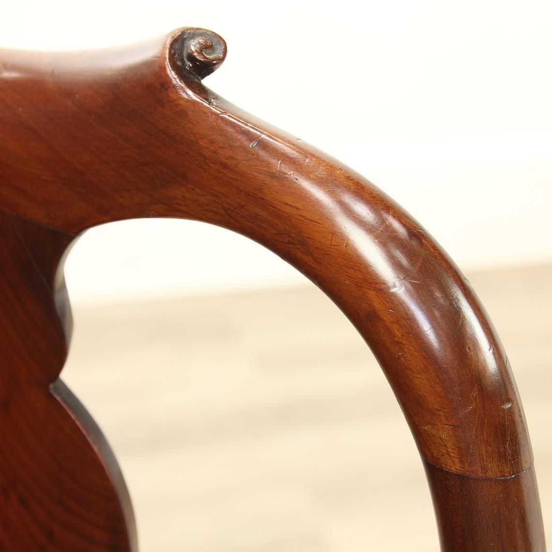 photo furniture George 1st Mahogany Chairs (Circa 1720).
