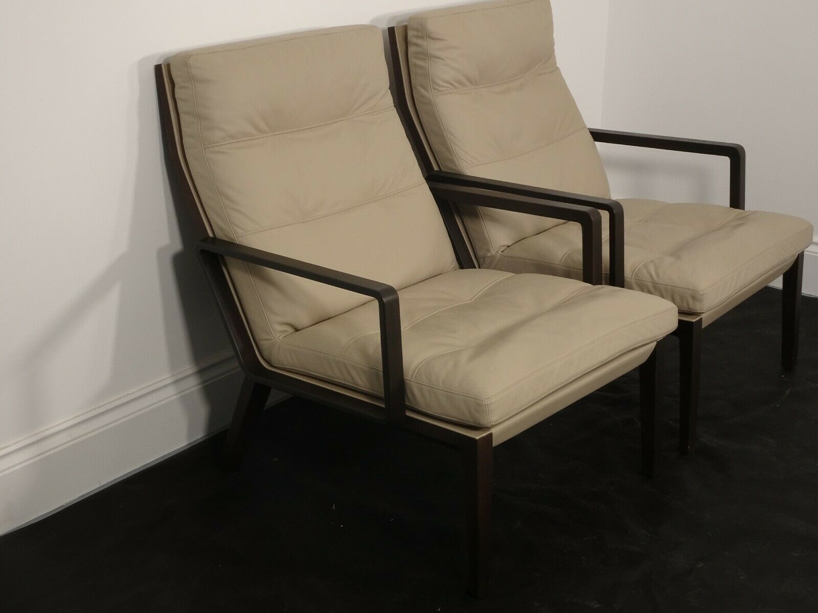 A Stunning Pair Of Walter Knoll Andoo Lounge Chairs In Ivory Leather photo for sale
