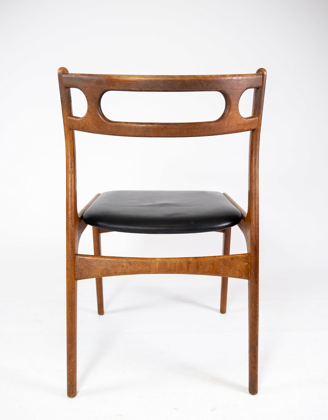 A Set Of Four Dining Chairs In Teak And Upholstered With Black Leather Of Danish Design From The 1960s. photo vinterior