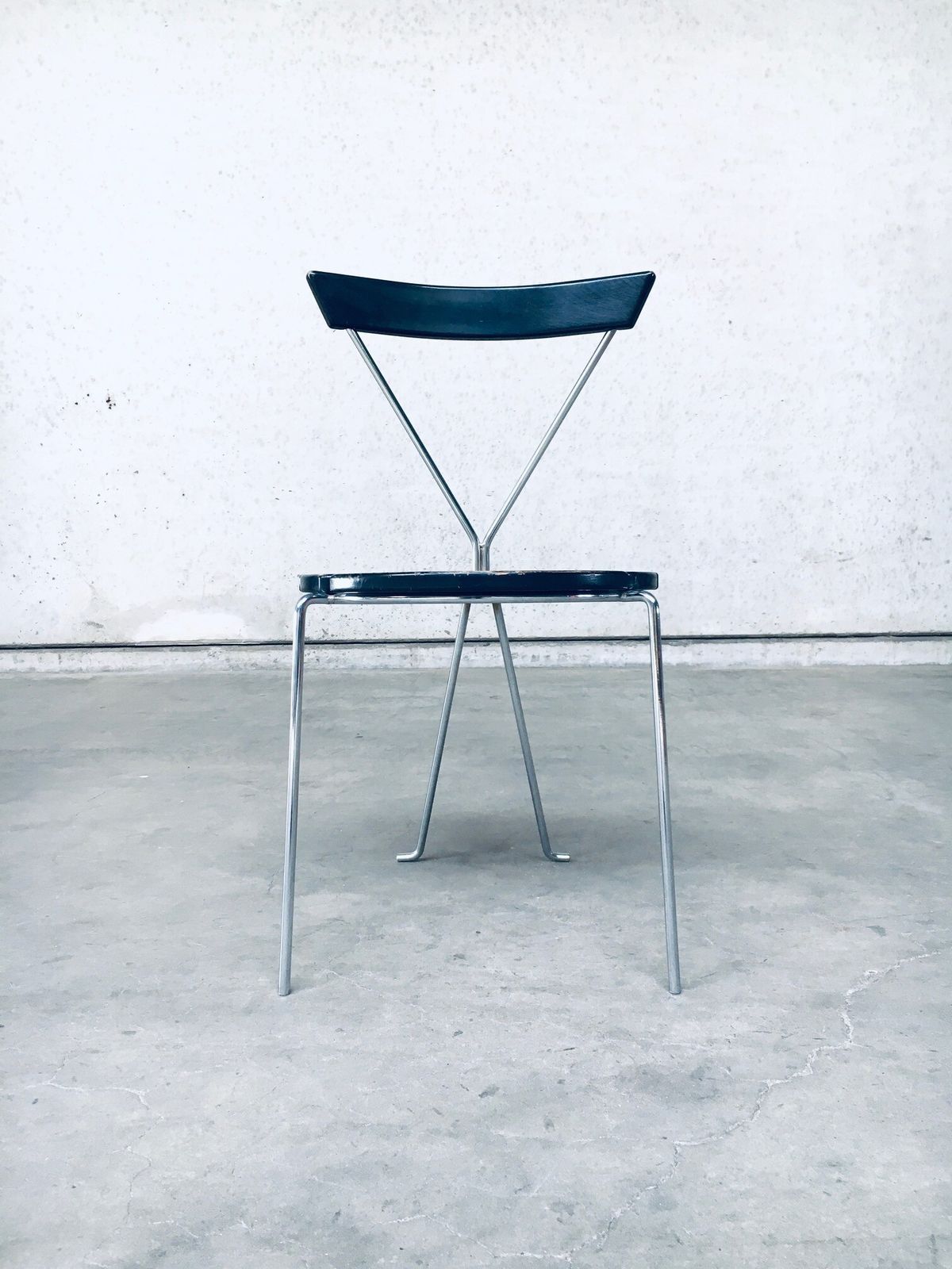 Mid Century Modern Stoel Met Slank Ontwerp, Italië Jaren 1970 photo Meubels
