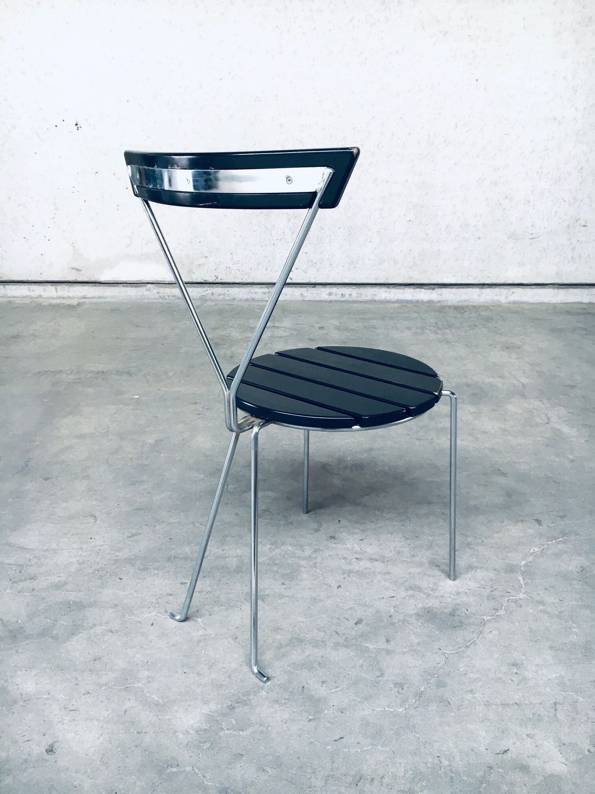 photo for sale Mid Century Modern Stoel Met Slank Ontwerp, Italië Jaren 1970