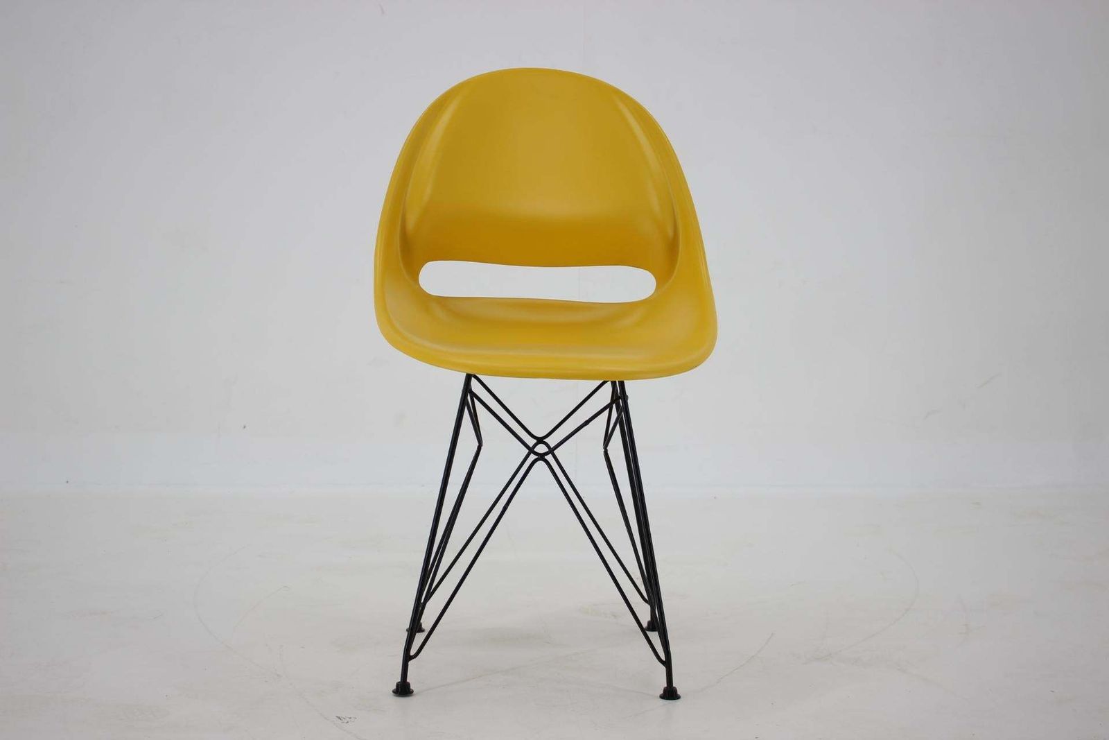photo furniture Set Of 4 Midcentury Yellow Design Fiberglass Dining Chairs By Mnavratil 1960s