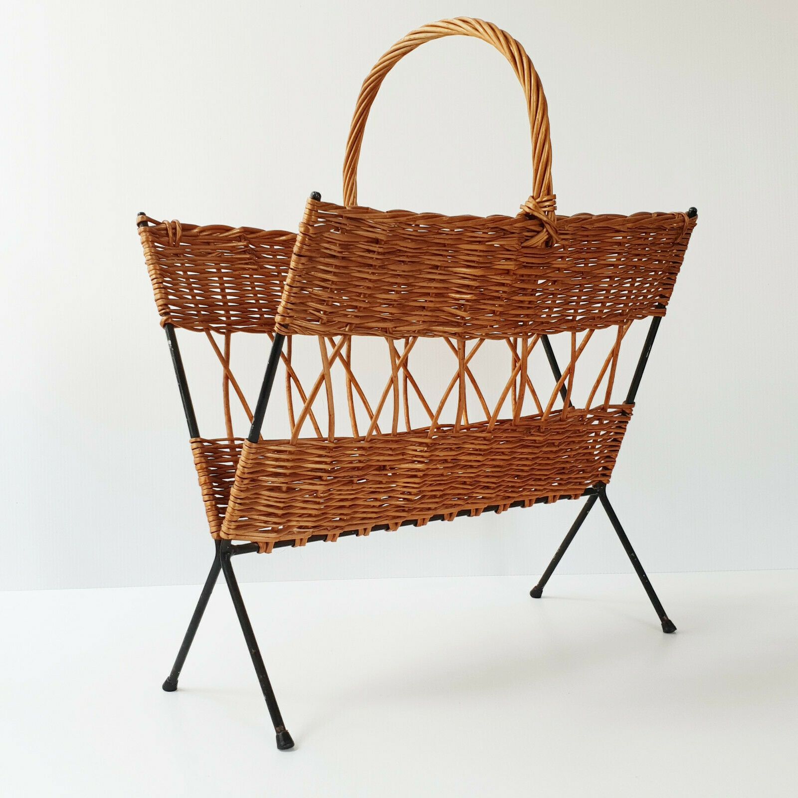 Large Vintage 1950 Magazine Rack In Rattan & Steel 50s 50s Rockabilly 1950s photo furniture