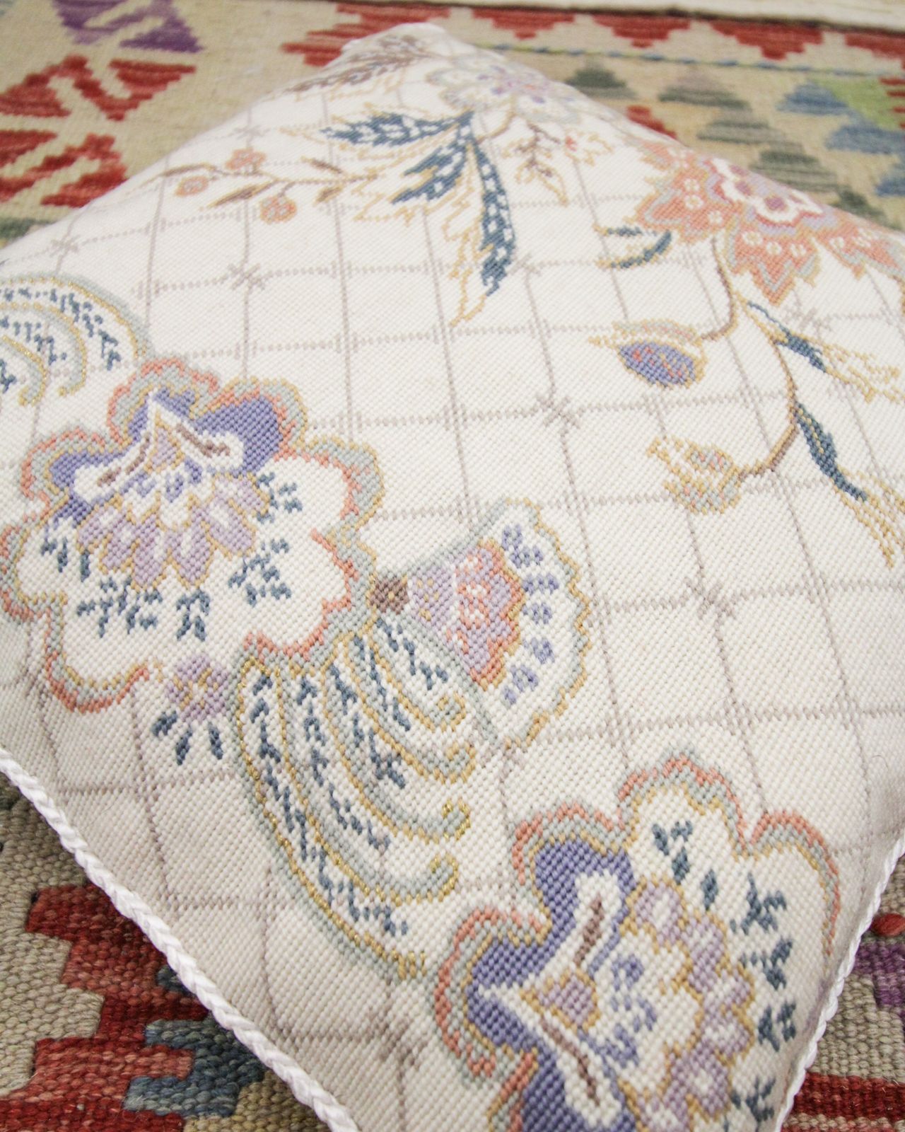 Pair Of Handmade Paisley Needlepoint Cushion Covers Scatter Pillows Case photo vinterior