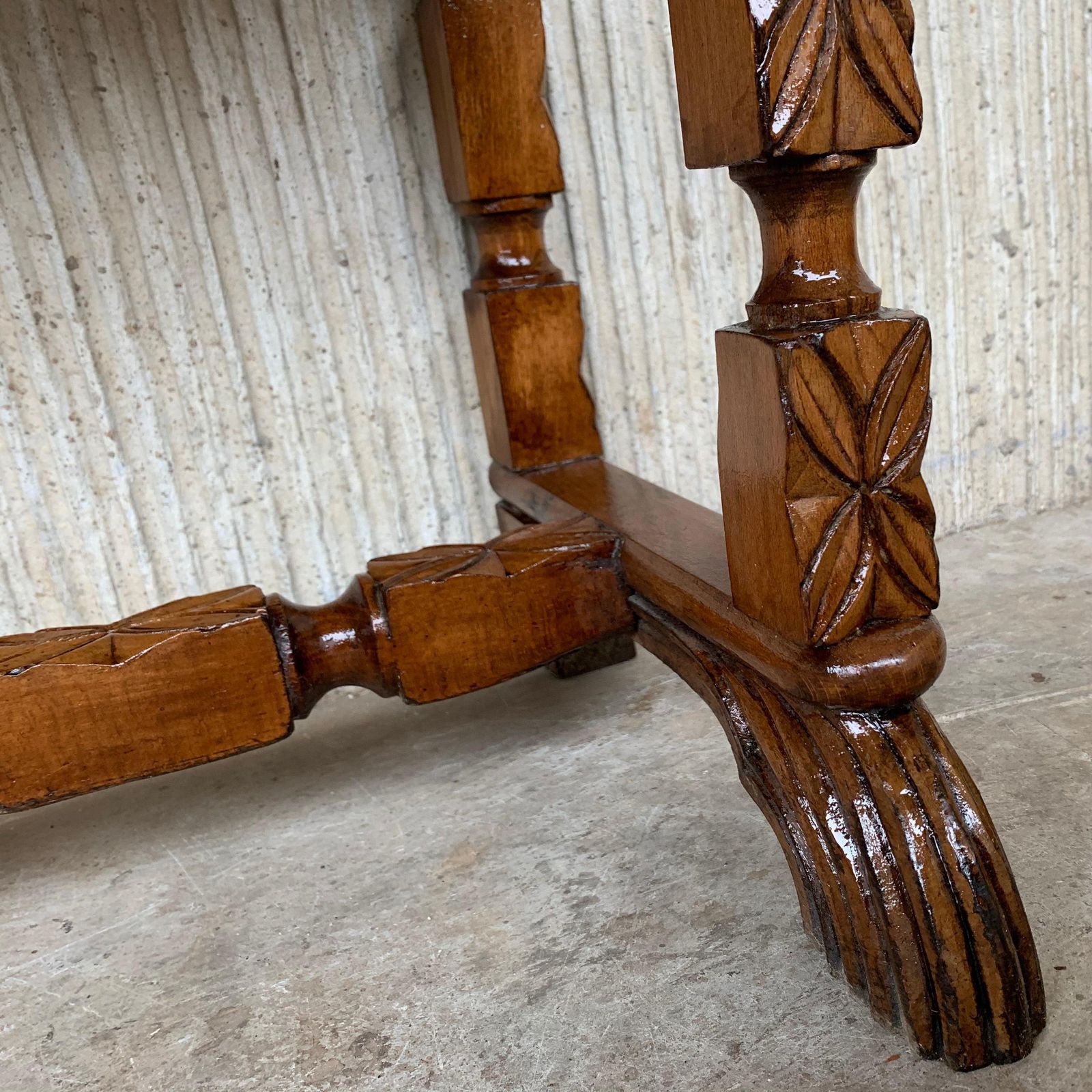 photo vinterior Console catalane espagnole en noyer sculpté, quatre tiroirs, XIXe siècle