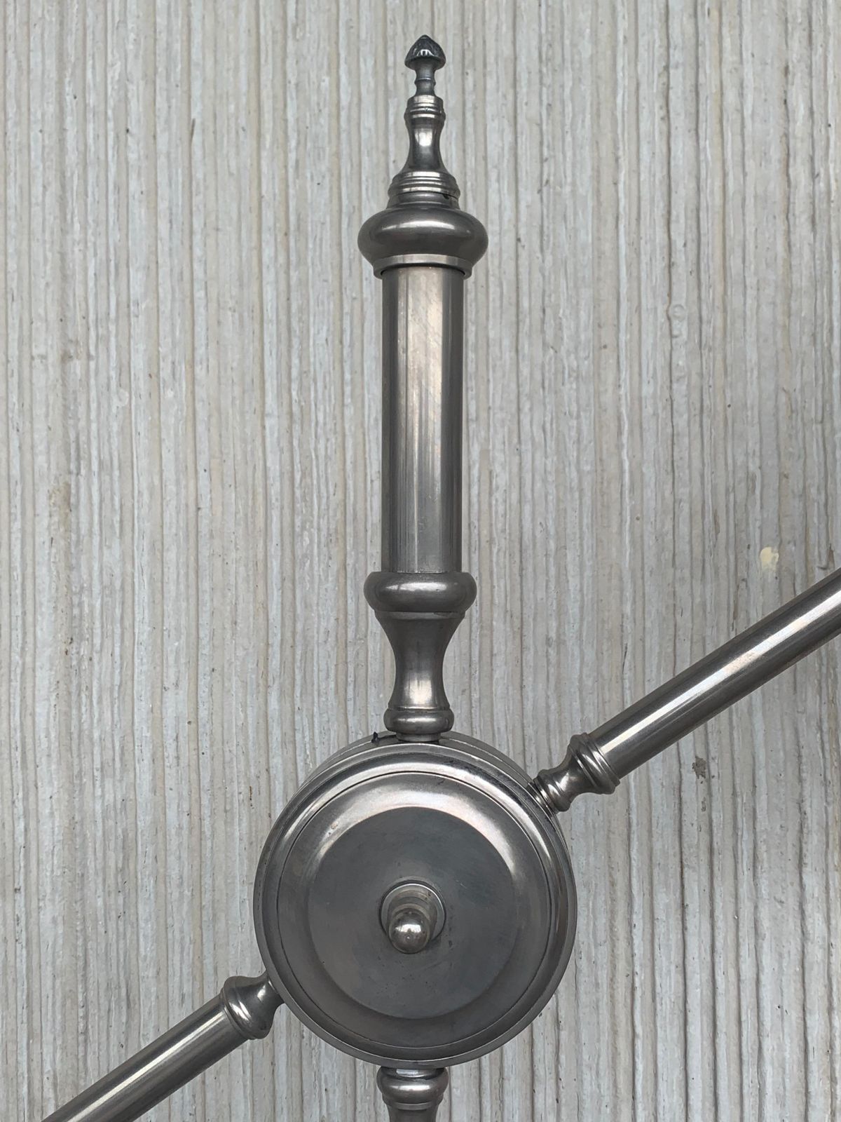 photo for sale Lampadaire industriel mid-century modern, entièrement réglable