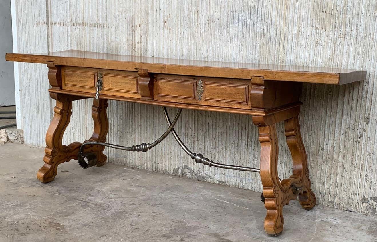 Banc espagnol ou console basse à tiroirs, pieds en lyre et entretoise en fer photo for sale
