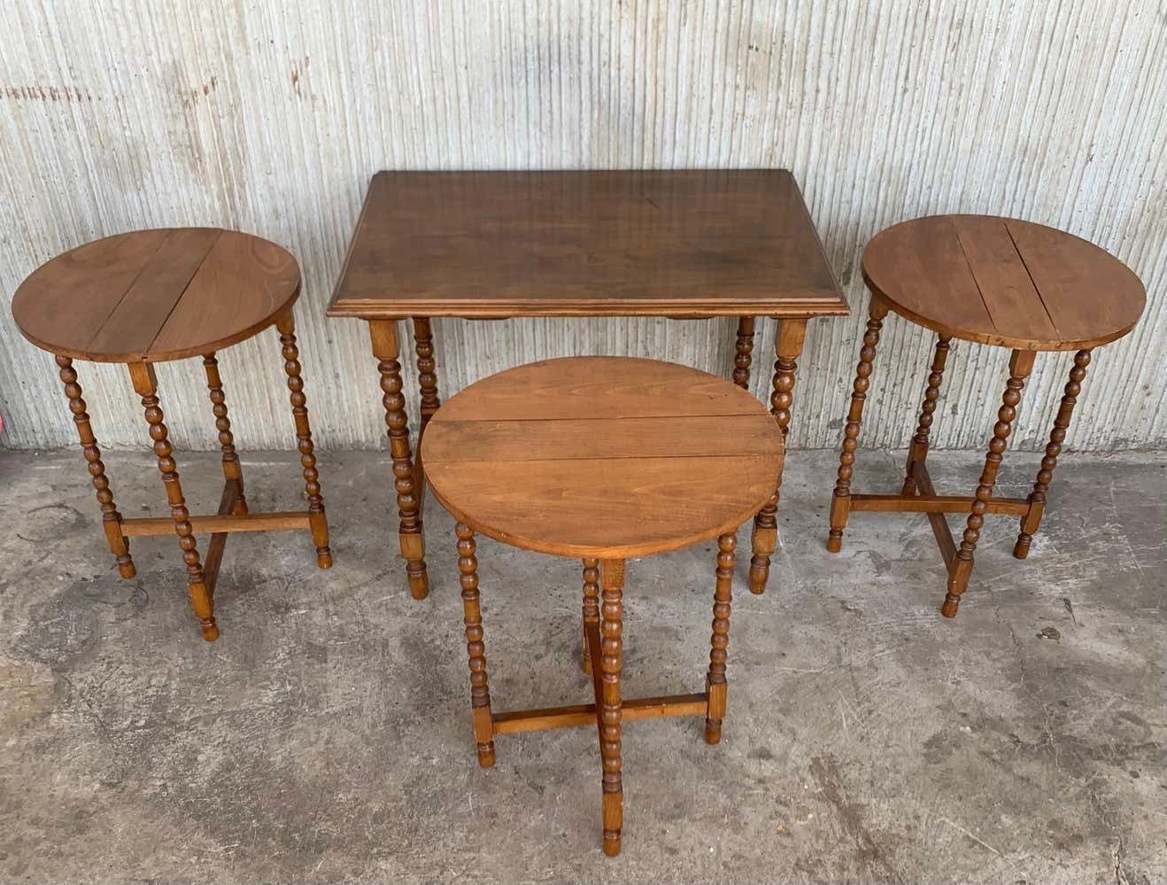 photo for sale Tables gigognes et pliantes espagnoles en noyer, pieds tournés, XXe siècle