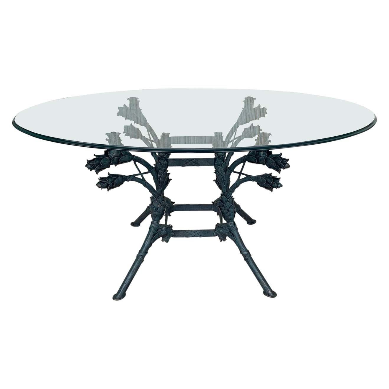 Table centrale néoclassique italienne en fer forgé ornemental, plateau ovale en verre