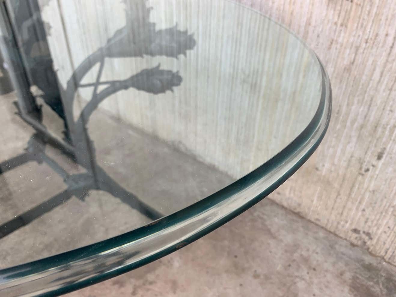 Table centrale néoclassique italienne en fer forgé ornemental, plateau ovale en verre photo buy