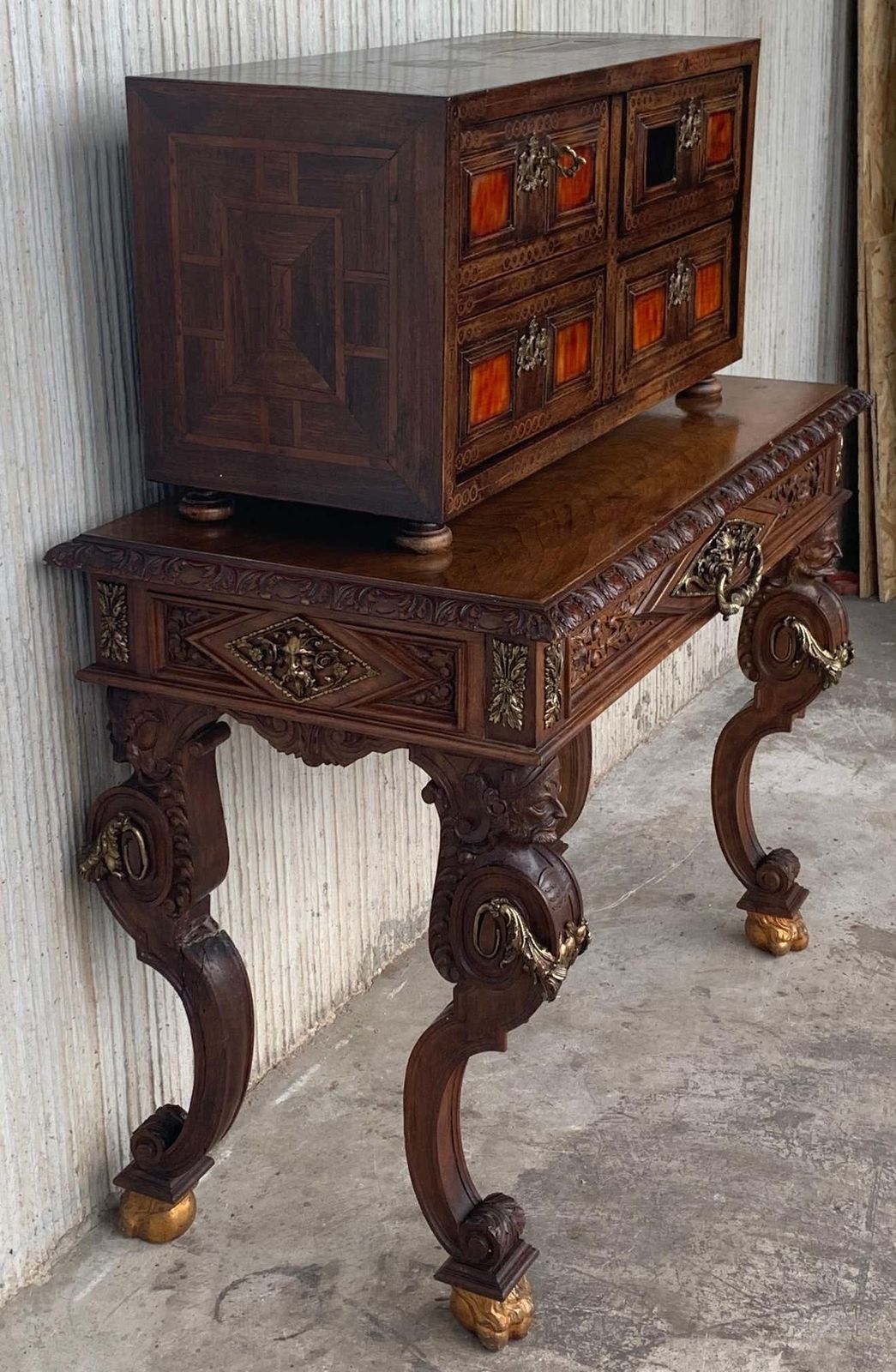 Cabinet sur piédestal italien du XXe siècle, bargueño baroque avec incrustations et montures photo 6138.0