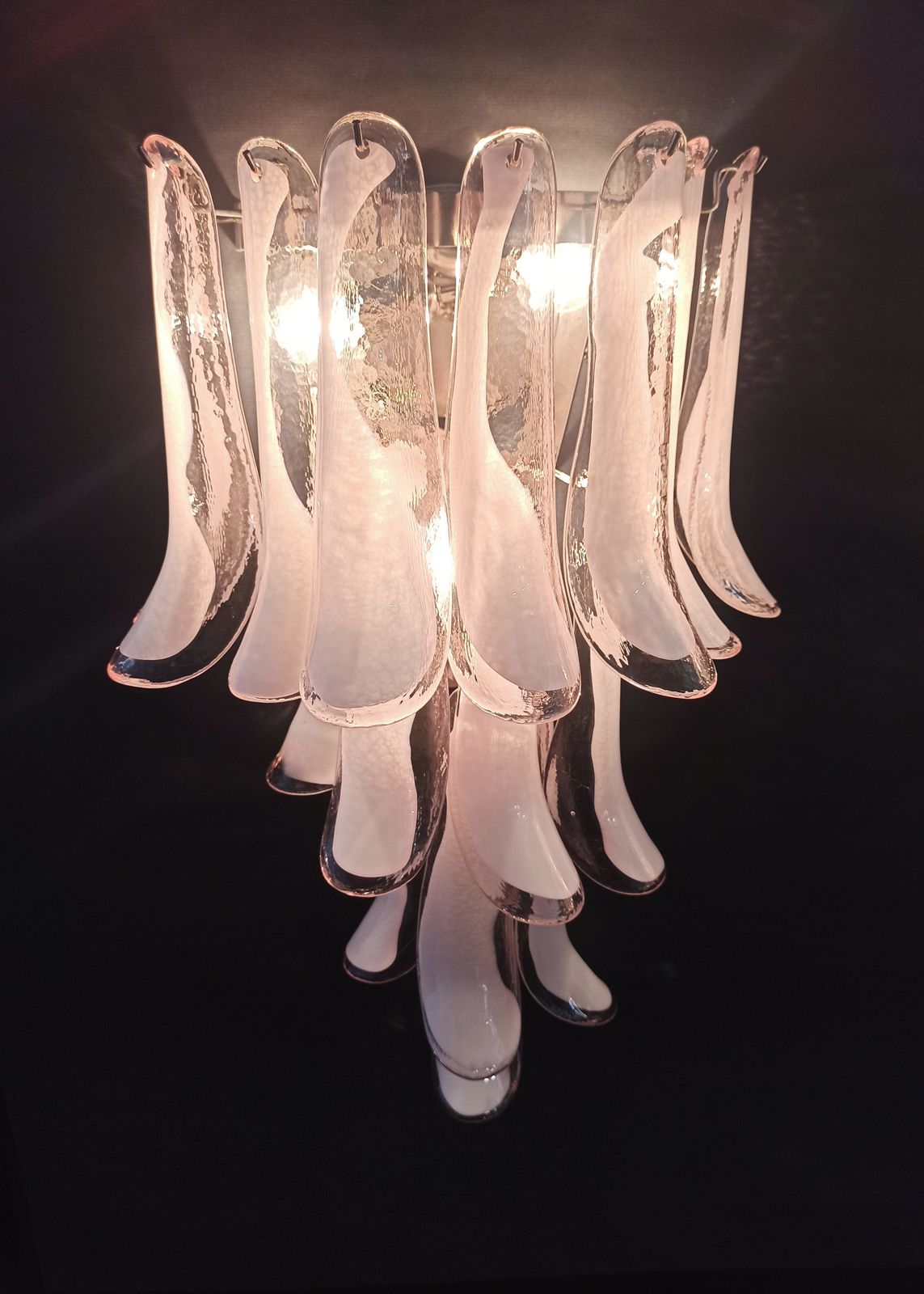 Lighting Paio Di Lampade Da Parete Vintage Italiane Murano 16 Petali Di Vetro Rosa E Lattimo photo