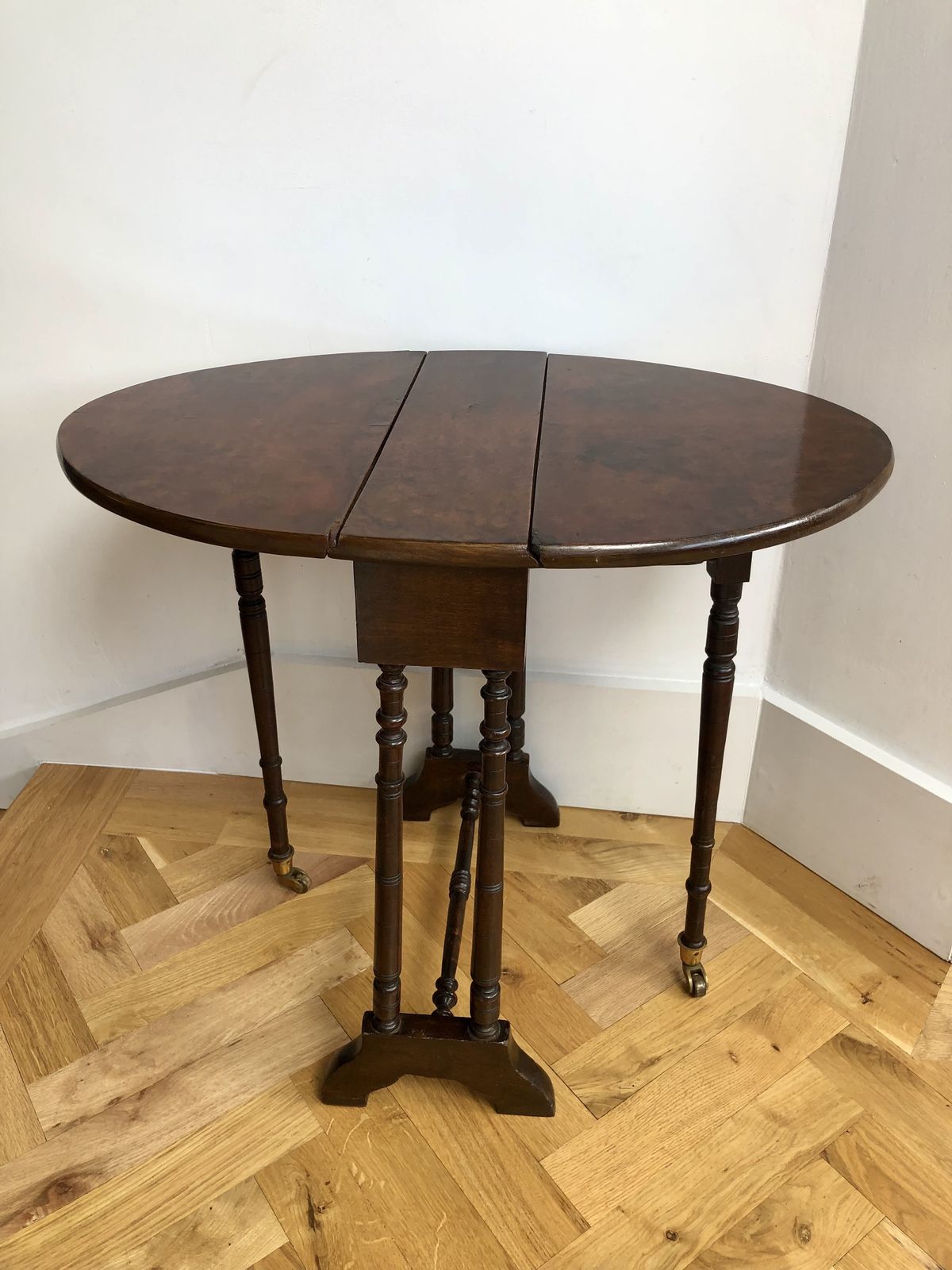 360.0 Victorian Burr Walnut Baby Sutherland Table photo
