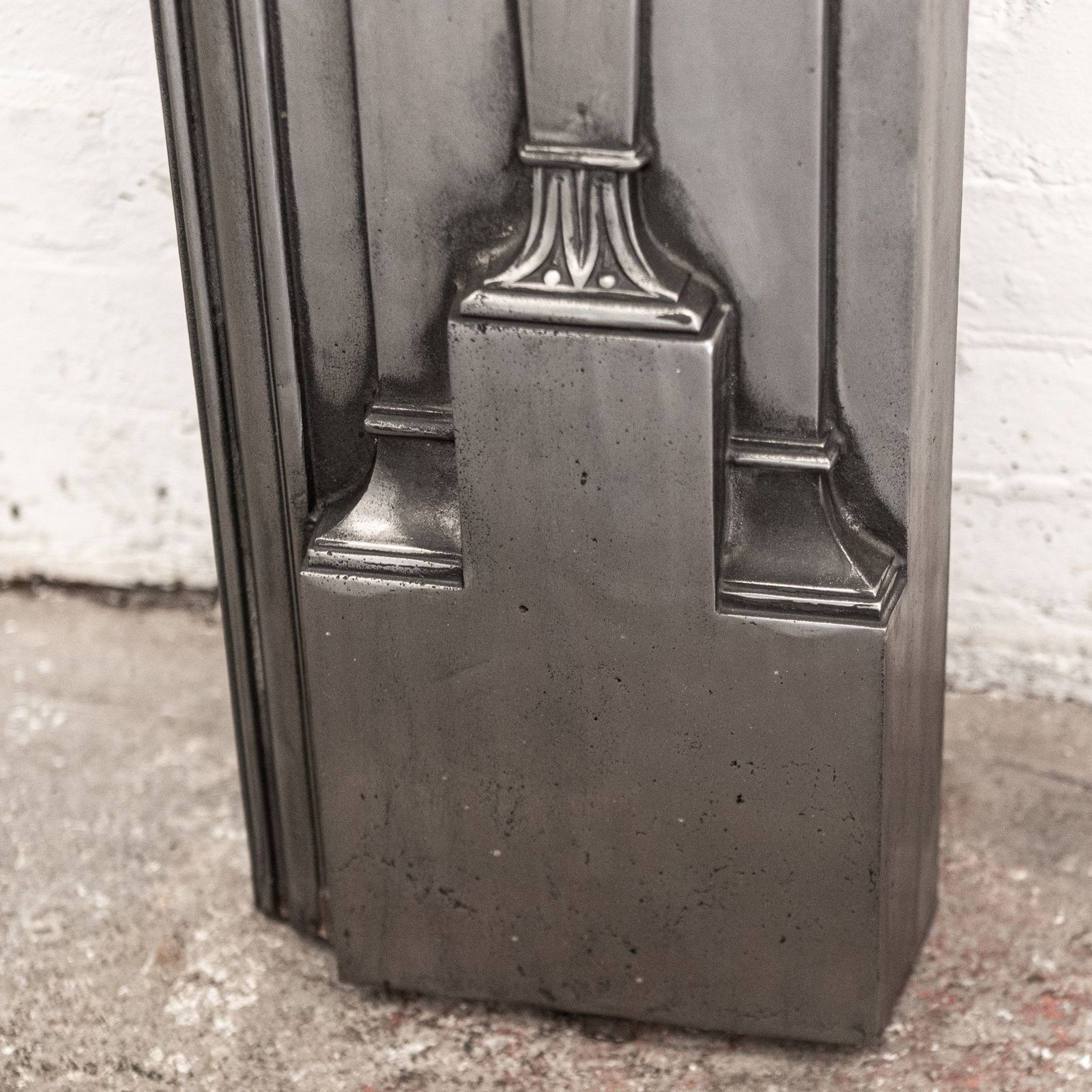 photo furniture Antique Polished Cast Iron Fireplace Surround