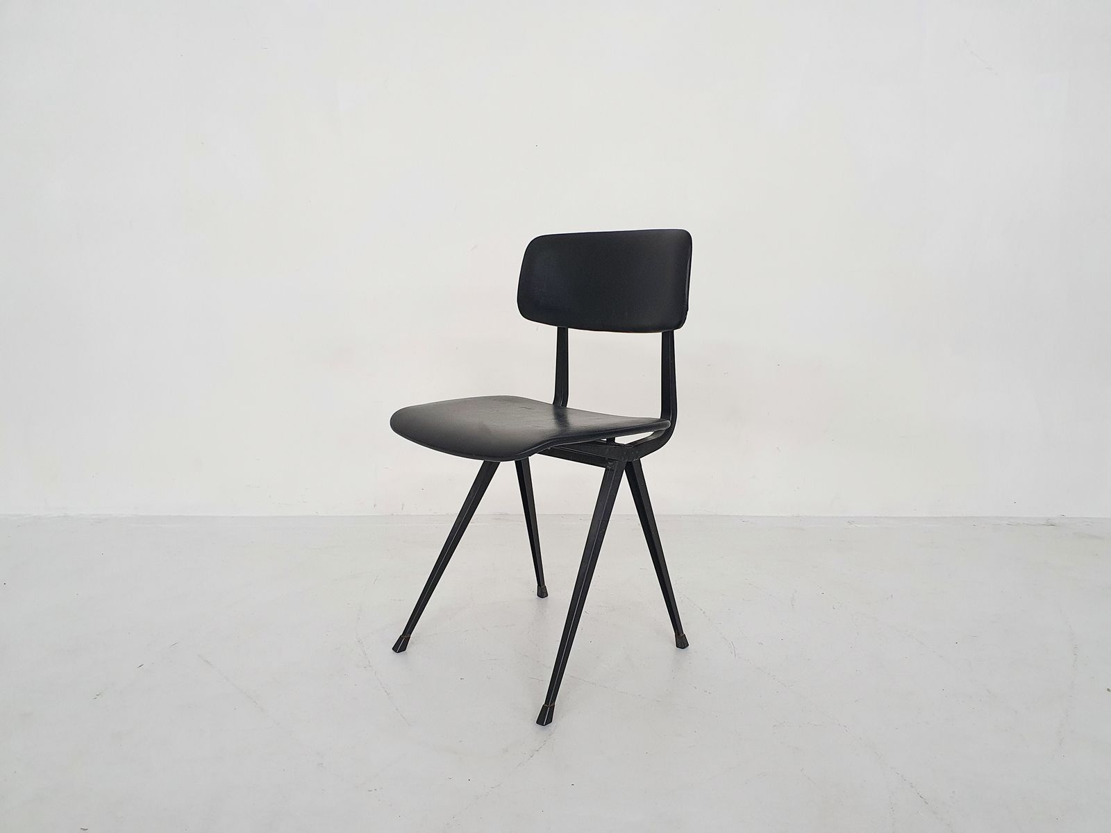 Friso Kramer Voor Ahrend De Cirkel "Result" Eetkamerstoel, Nederland 1967 photo furniture