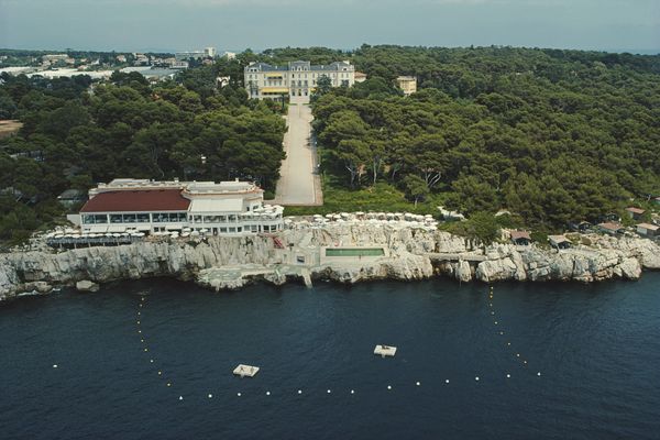' Hotel Du Cap Eden Roc ' By Slim Aarons Oversized C Type