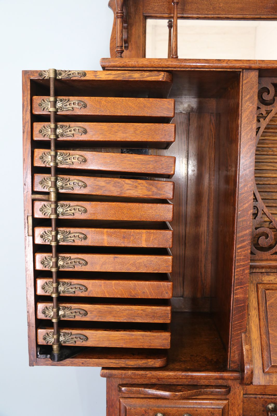 photo vinterior This Late 19th Century Oak Combination Dentist’s Cabinet