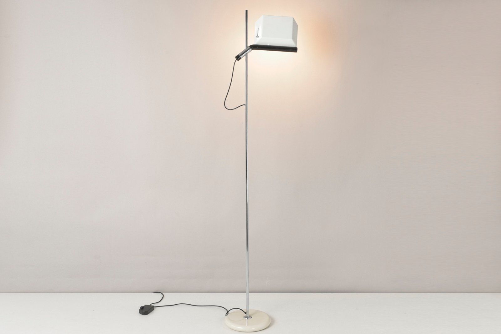 Floor Lamp From Guzzini, 1970s, Italy photo vintage