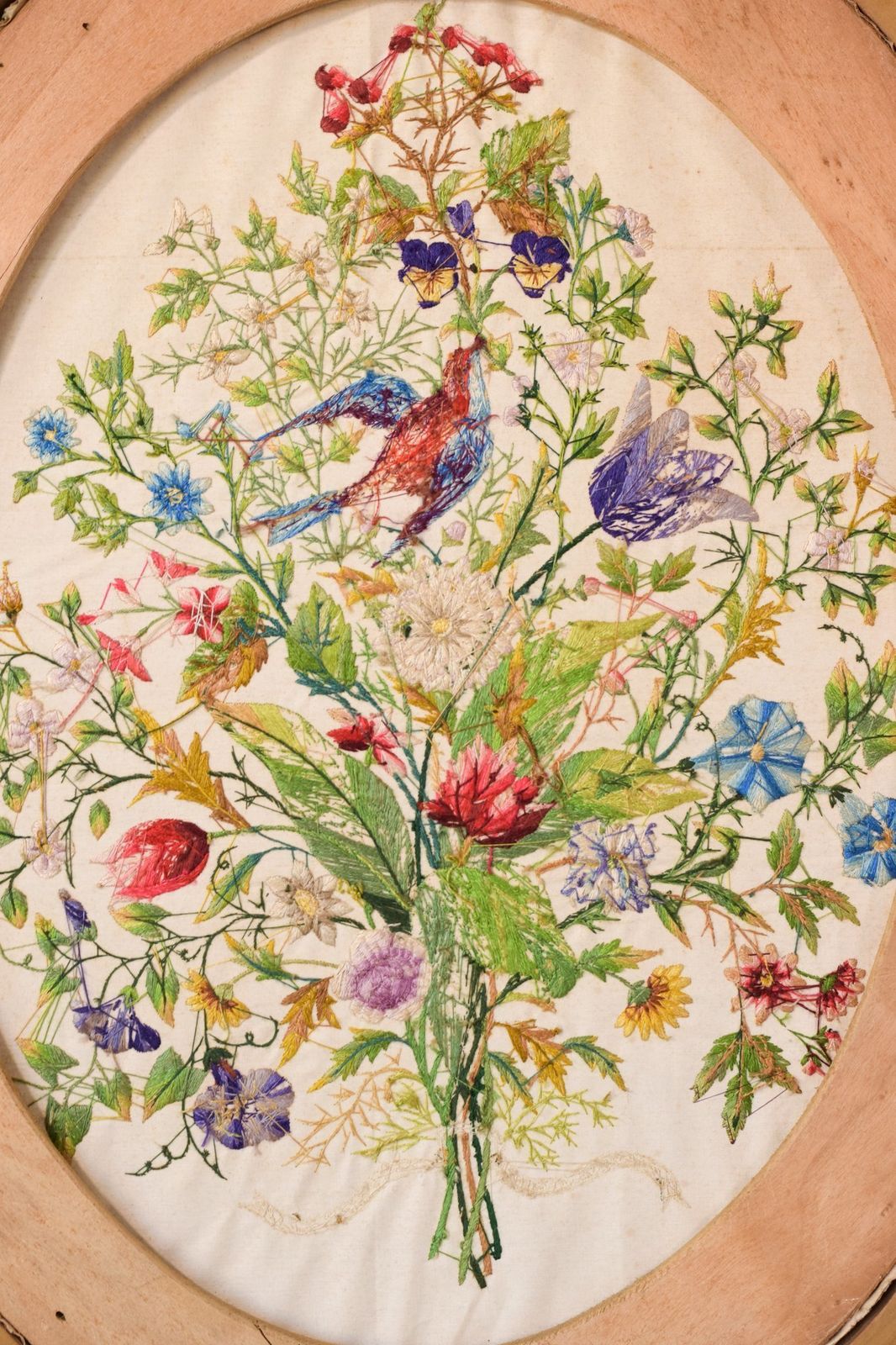 photo for sale Ingelijst Borduurwerk Met Bloemen En Vogels