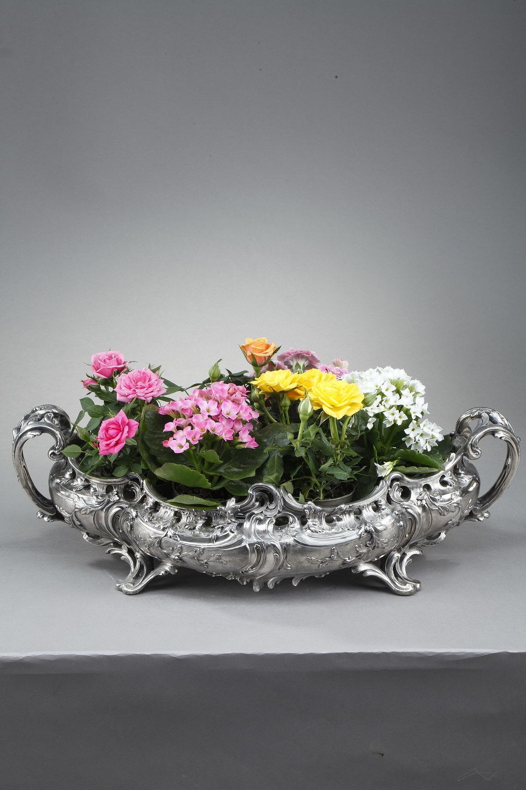 Jardinière en bronze argenté de style Louis XV, XIXe siècle