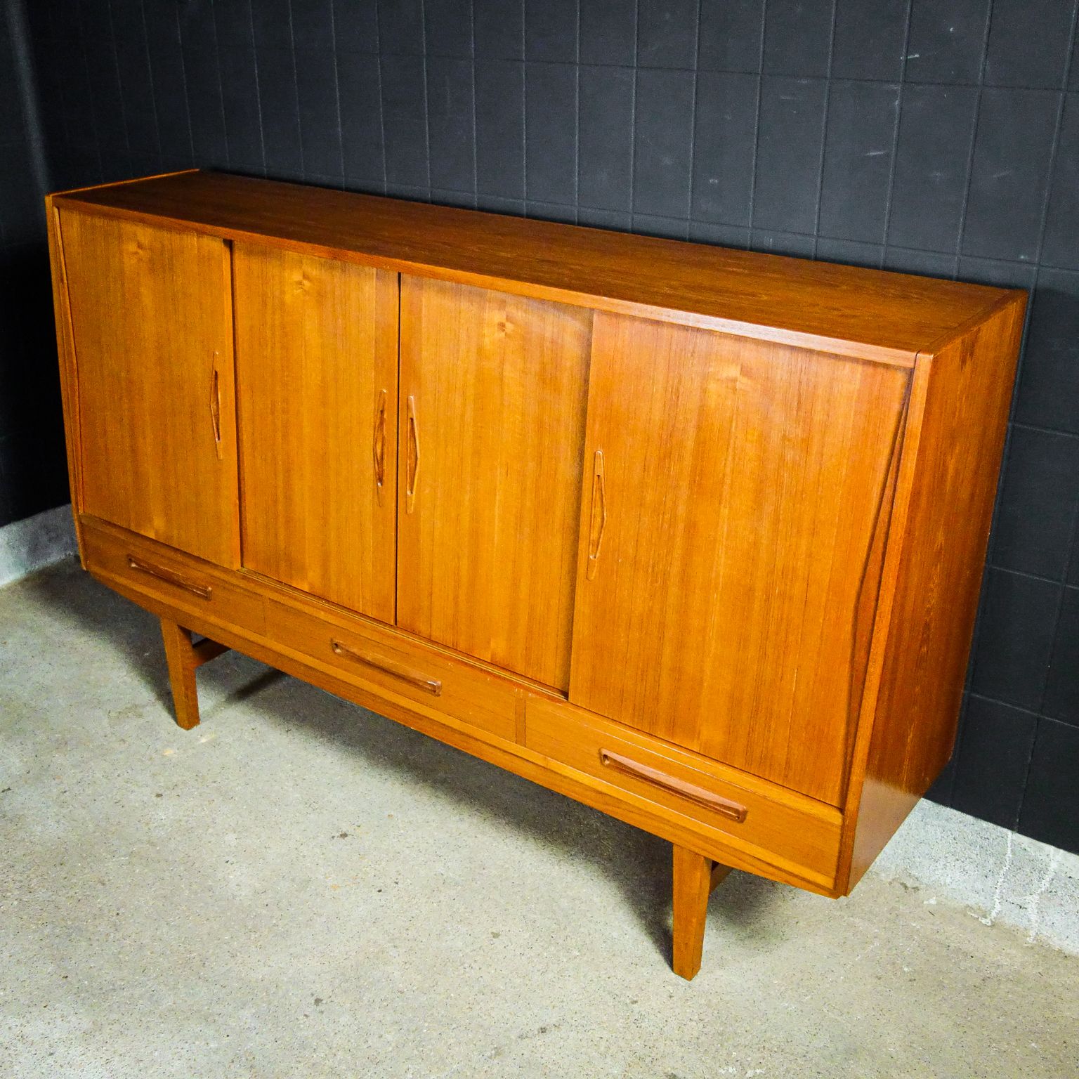 Mid Century Dressoir Met Spiegel – Jaren Zestig photo 1809.6