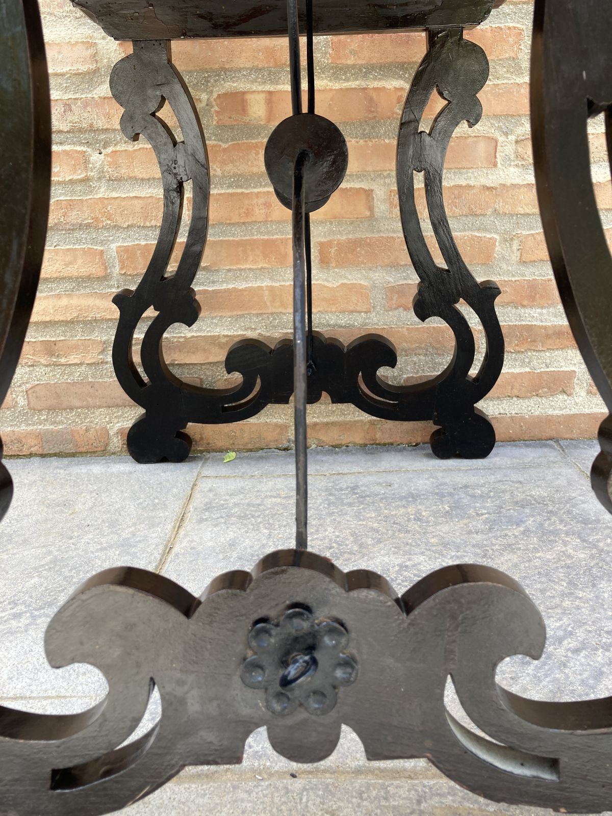 photo vintage Spanish Early 19th Century Baroque Side Table With Lyre Legs And Marquetry Top