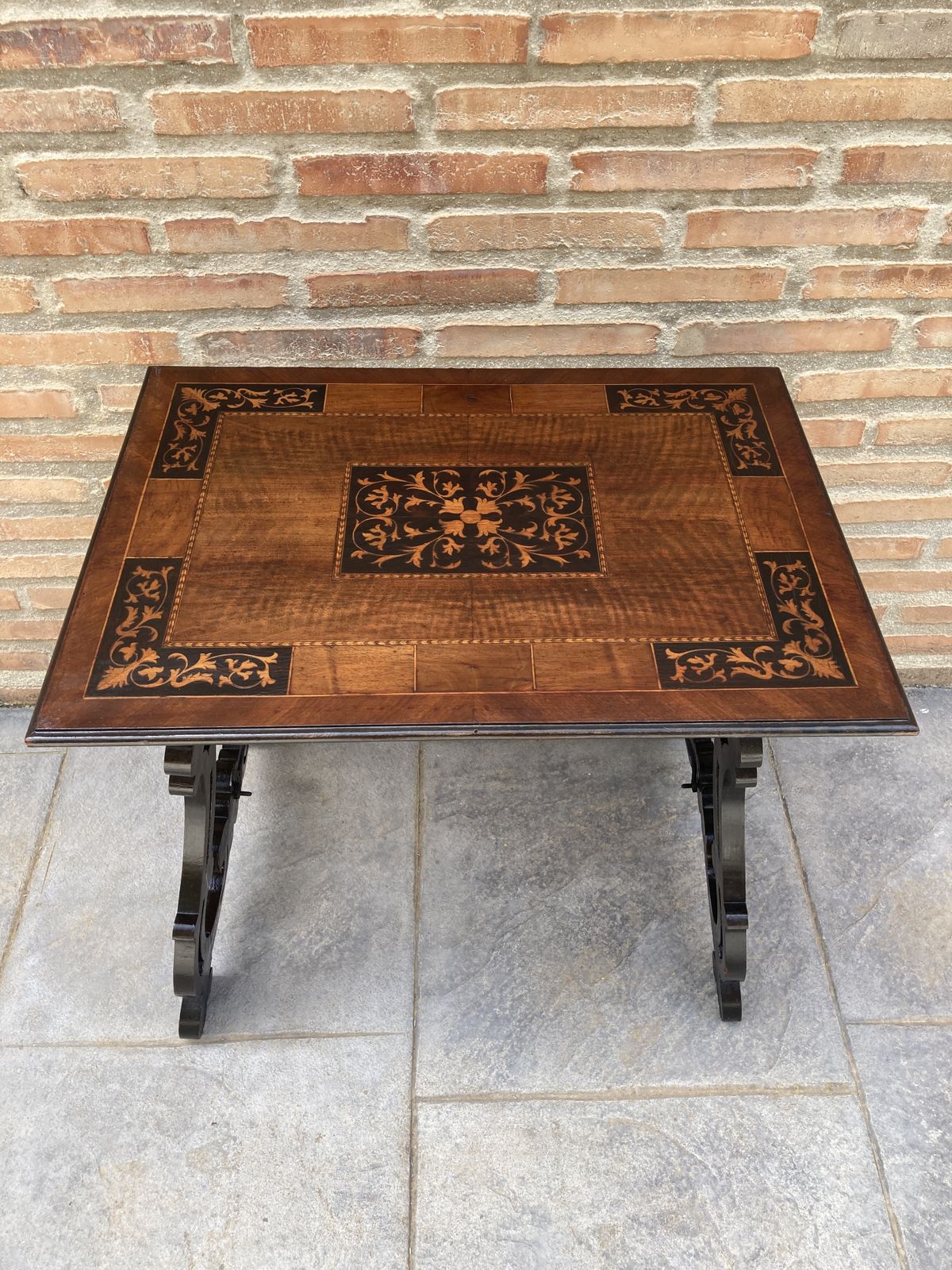 Spanish Early 19th Century Baroque Side Table With Lyre Legs And Marquetry Top