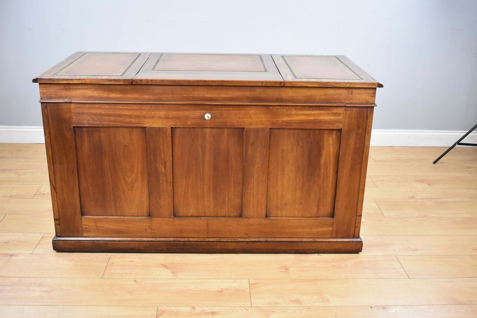 photo furniture 19th Century English Victorian Mahogany Kneehole Desk By Francis & James Smith