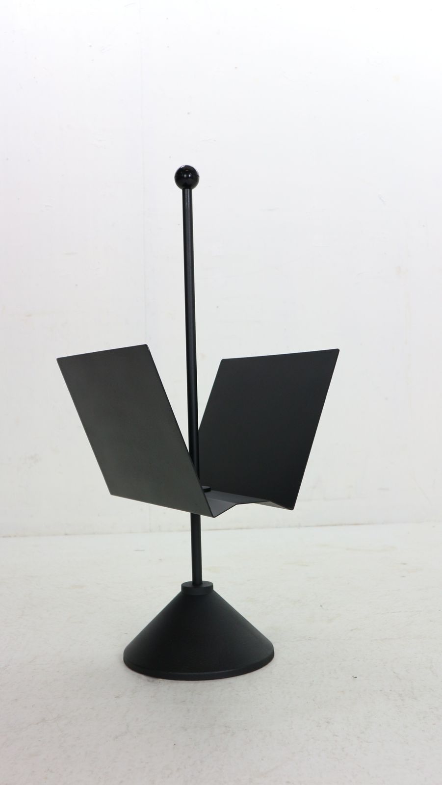 Porada Arredi Black Metal Minimalistic Magazinine Rack, 1980s, Italy photo 850.0