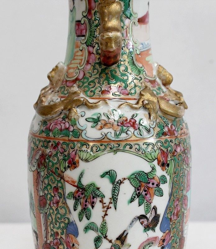 photo vintage Pair Of Canton Porcelain Vases, China, Late 19th Century