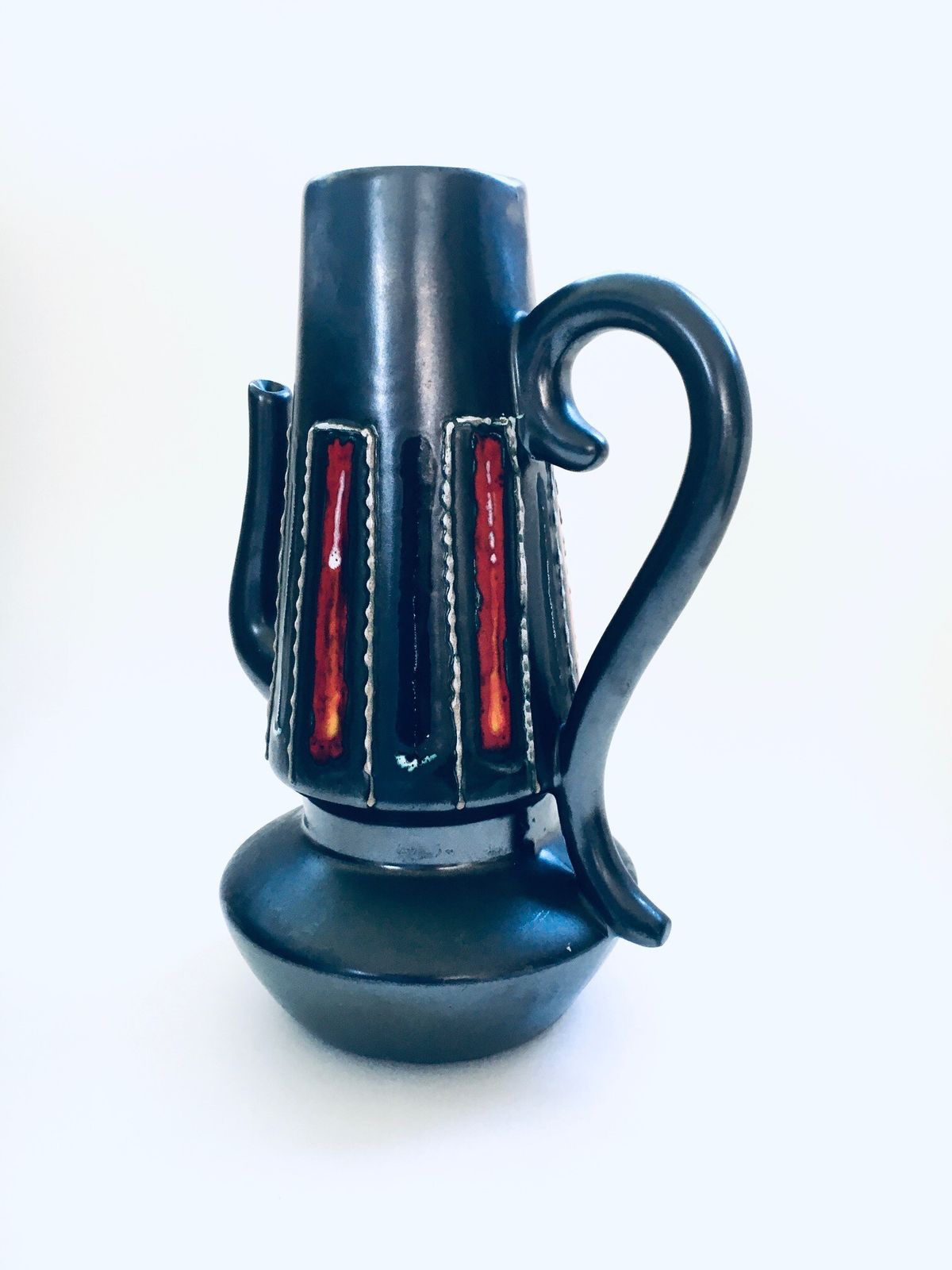 Mid Century Italiaans Design Art Pottery Zwart & Lava Keramische Karaf, Italië Ca. Jaren 1960 photo vinterior