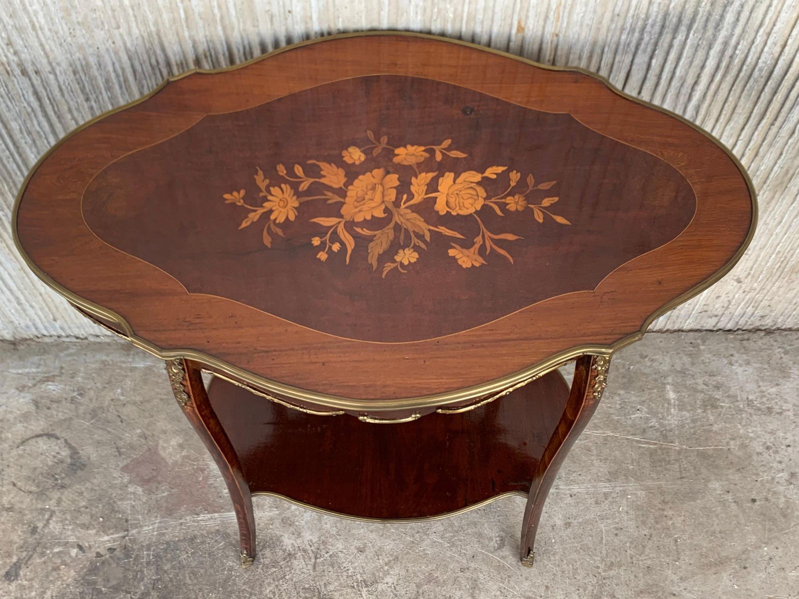 Table française de style Louis XV, marqueterie florale et bronze doré, XIXe siècle photo 1935.0