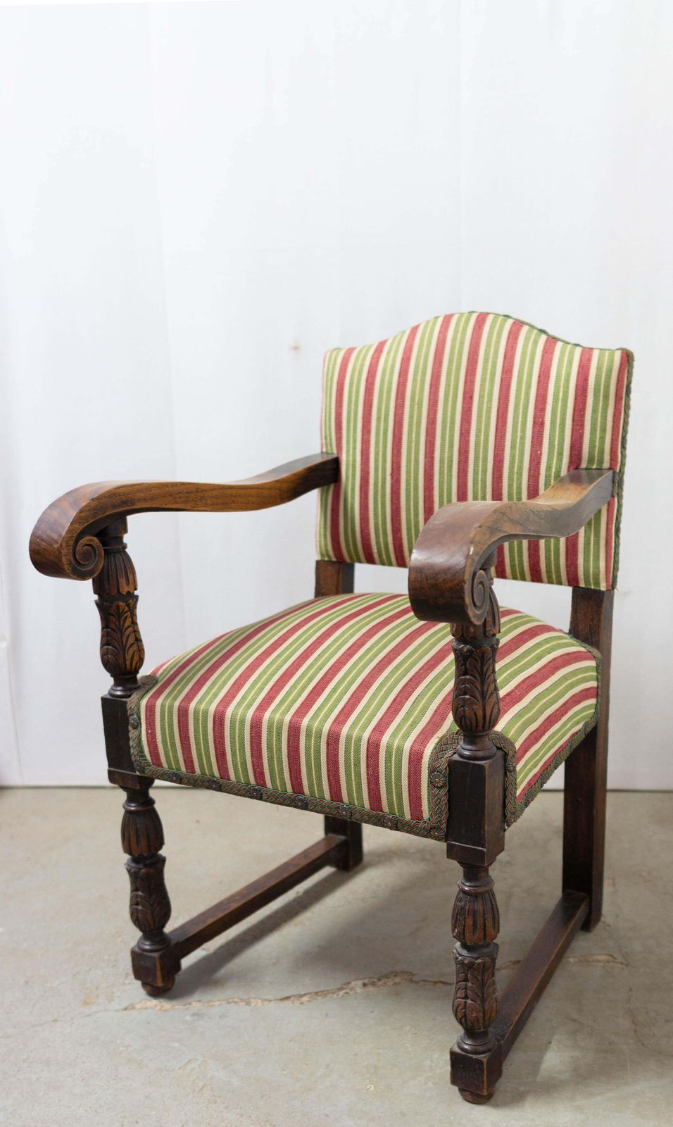 Paire de fauteuils espagnols en châtaignier, mid-century photo vintage