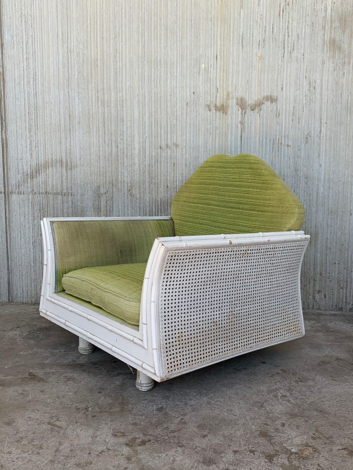 Paire de fauteuils Hollywood Regency en faux bambou, dossier en cannage photo 2285.0