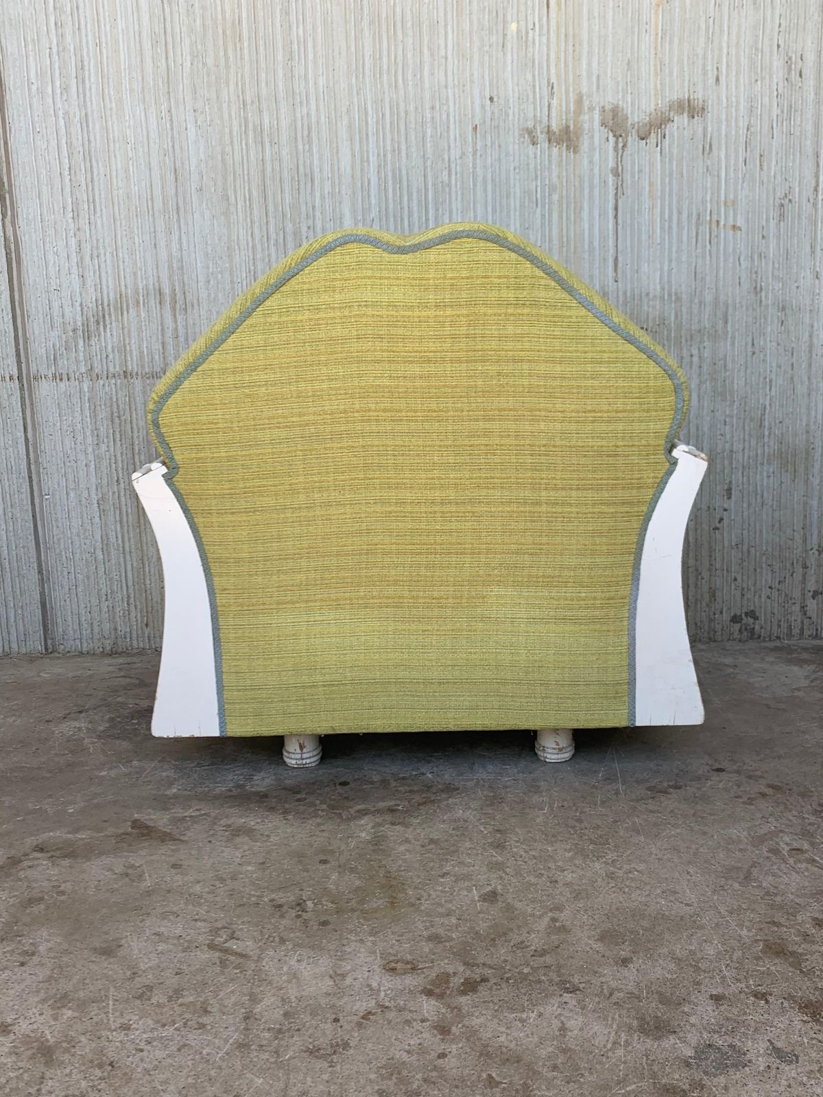 photo furniture Paire de fauteuils Hollywood Regency en faux bambou, dossier en cannage