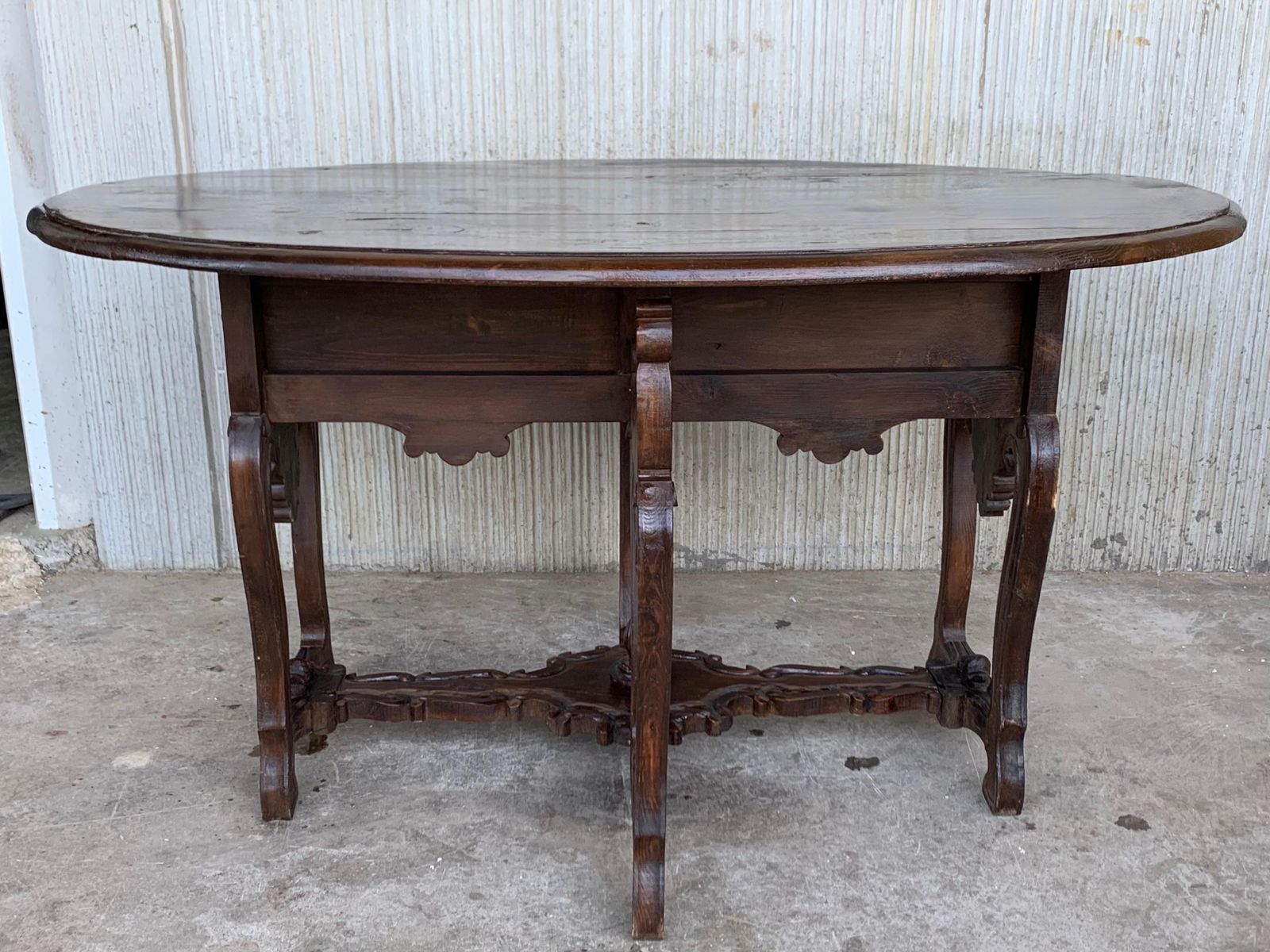 Table ovale à abattants en chêne sculpté, XVIIIe siècle, avec tiroirs et pieds en lyre photo 3644.0