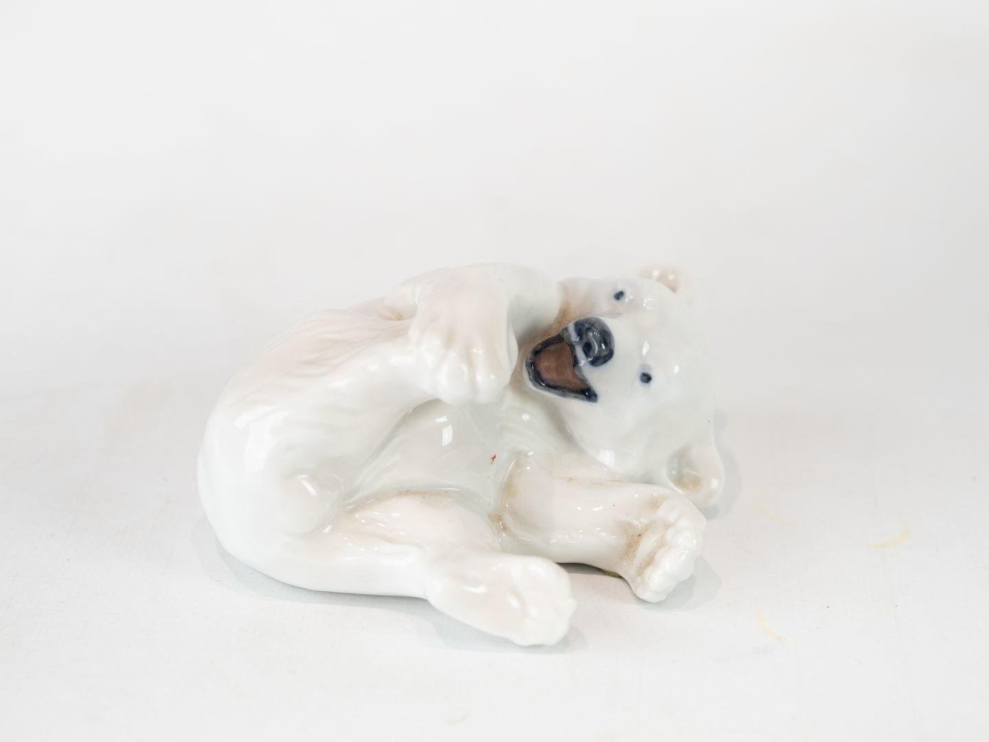 Kgl. Porcelain Figure, Lying Polar Bear No .: 729 By Royal Copenhagen.