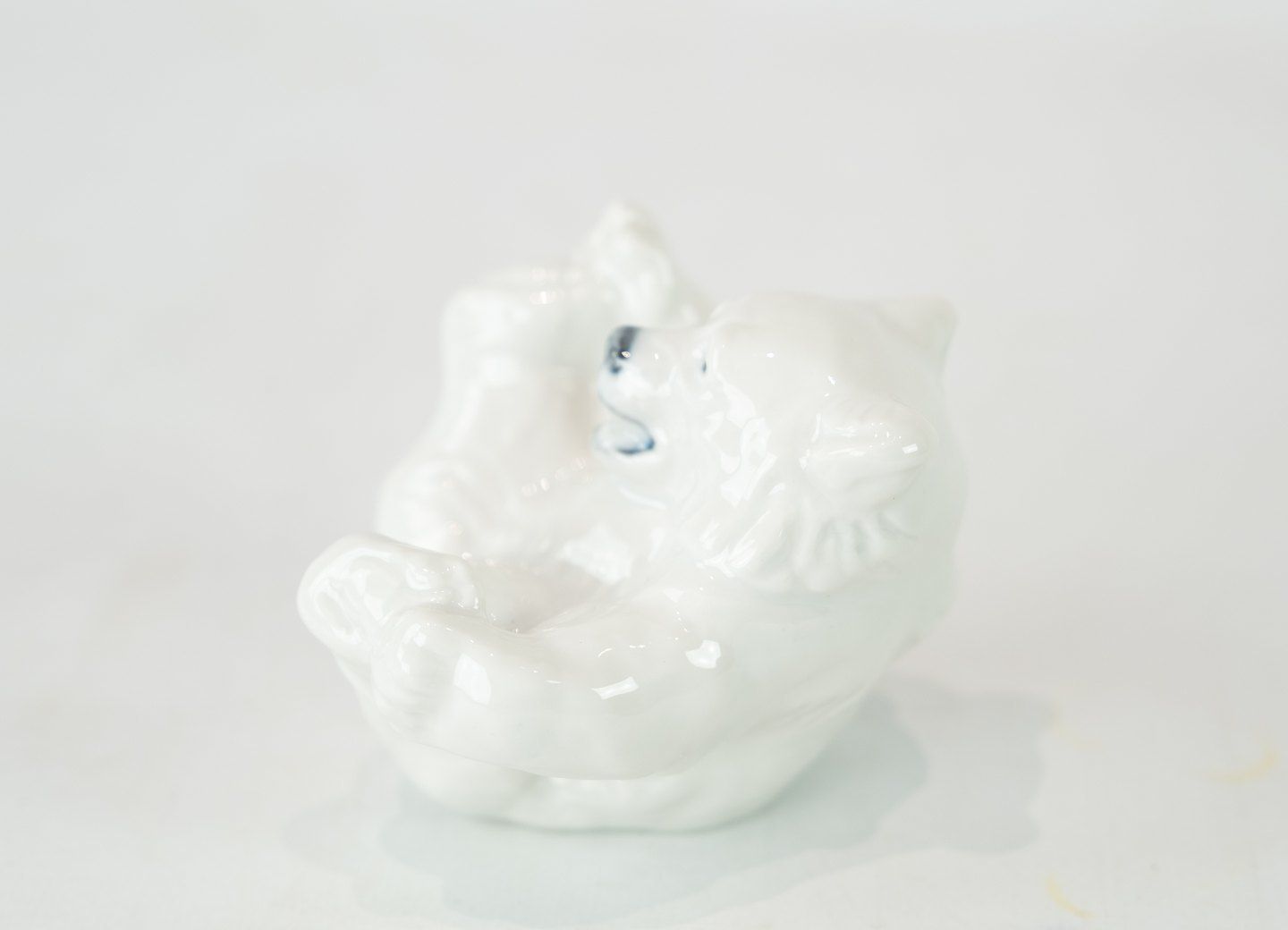 Kgl. Porcelain Figurine Seated Polar Bear No .: 22747 By Royal Copenhagen. photo furniture