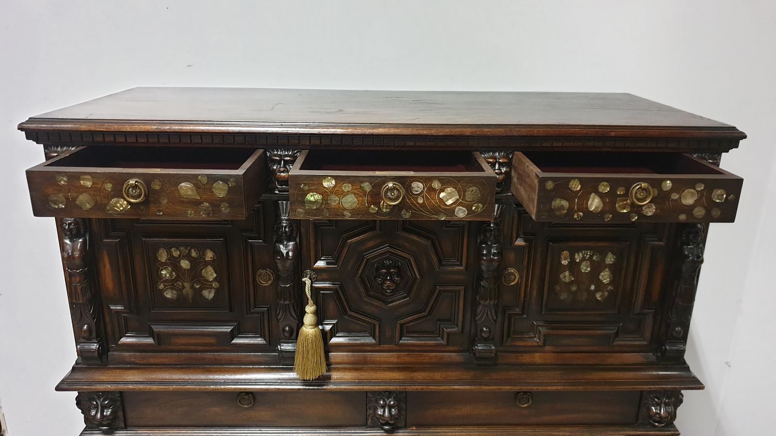 photo vinterior Superb Walnut Cabinet On Stand