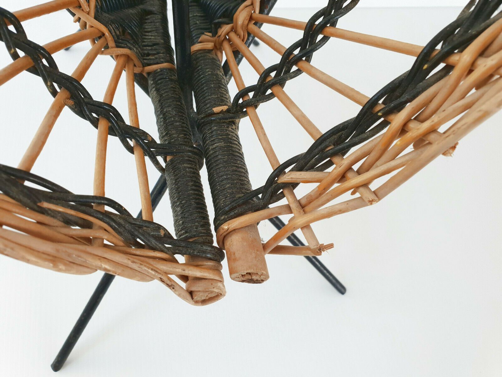 Vintage 1950's Magazine Rack In Rattan & Steel 50s 50's Rockabilly Years 50 photo 75.0