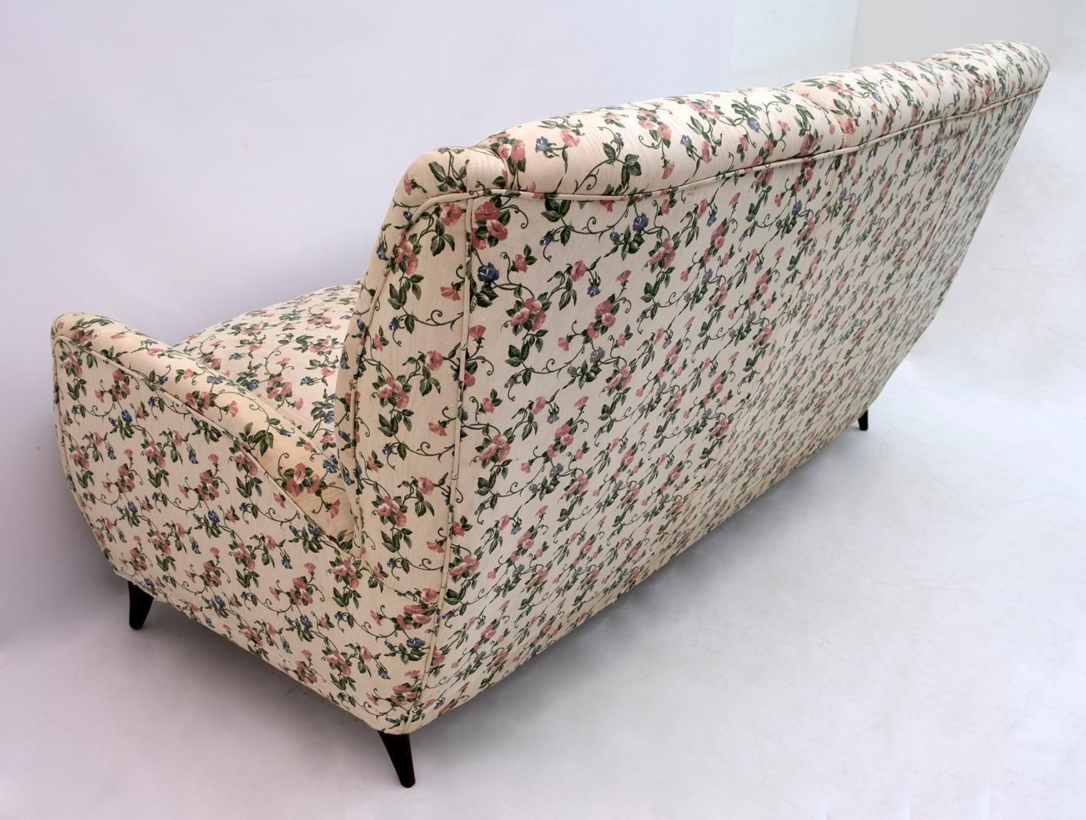 Furniture Gio Ponti N. 512 Mid Century Modern Italian Sofa For Isa, 1950s photo