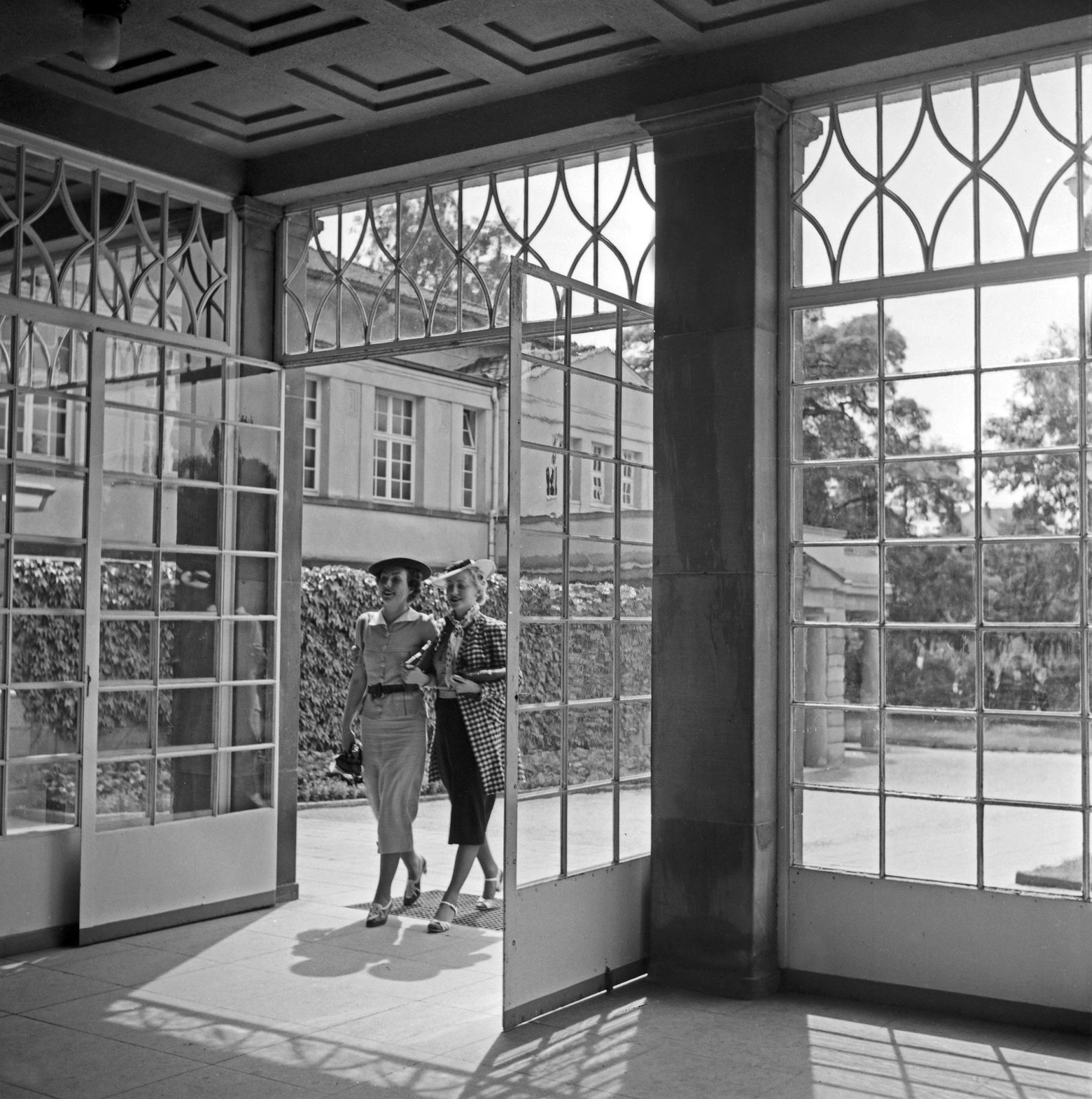 Karl Heinrich Lämmel Women Entering Spa Resort At Cannstatt, Stuttgart Germany 1935, Printed Later photo Art