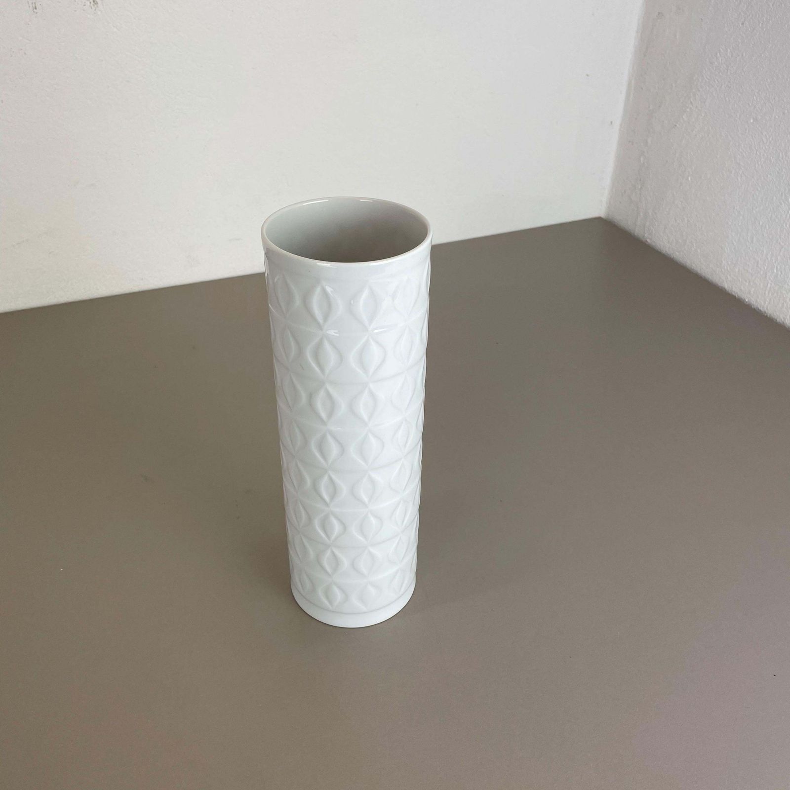Large 1970s Op Art Biscuit Porcelain German Vase Made By Ak Kaiser, Germany photo Home Decor