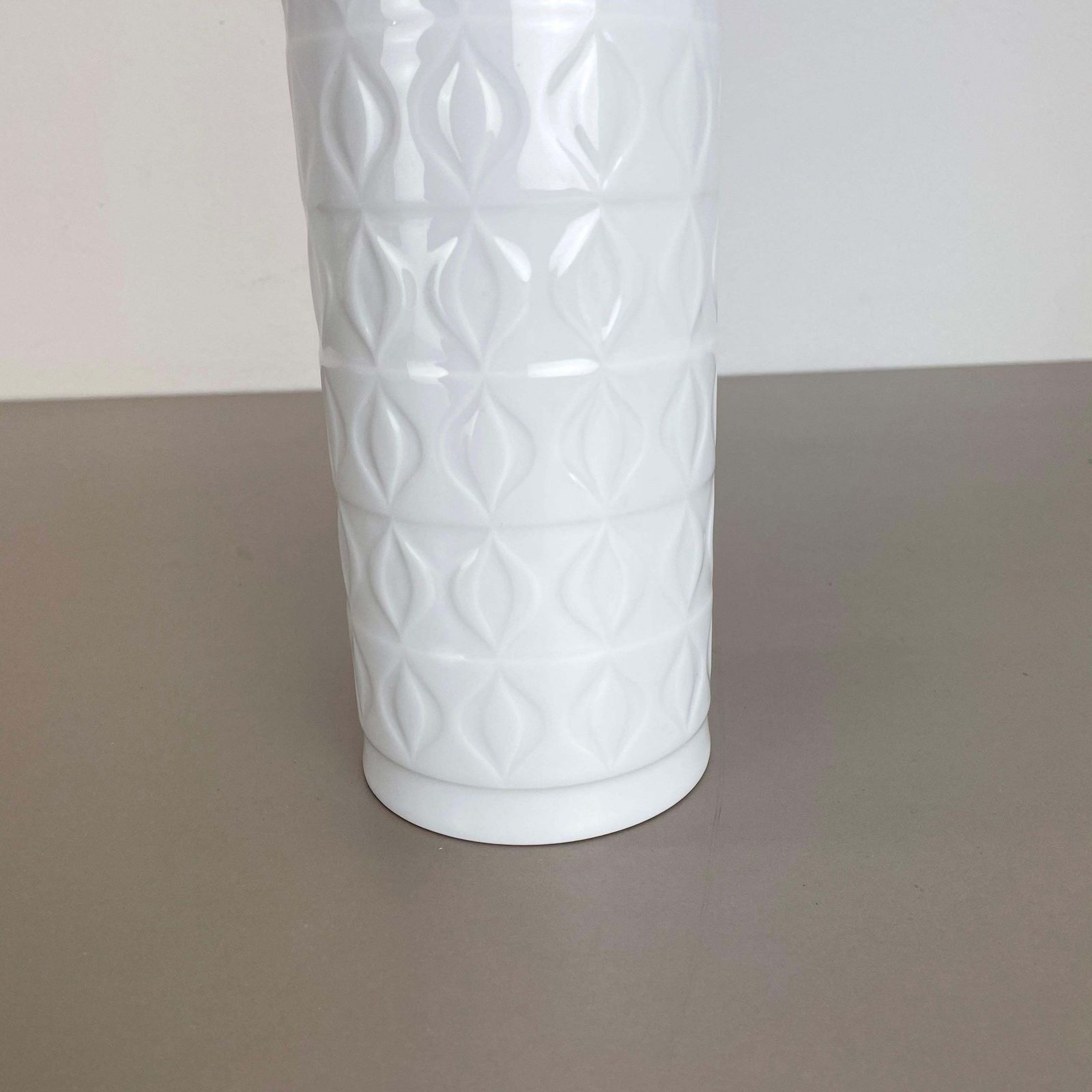 Large 1970s Op Art Biscuit Porcelain German Vase Made By Ak Kaiser, Germany photo 393.0