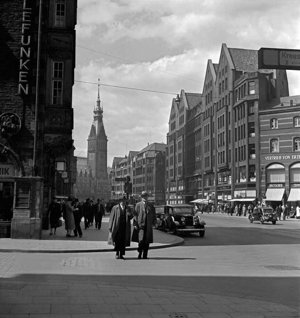 Karl Heinrich Lämmel Moenckebergstrasse, City Hall, Cars, People, Hamburg Germany 1938 Printed Later 1938/2021