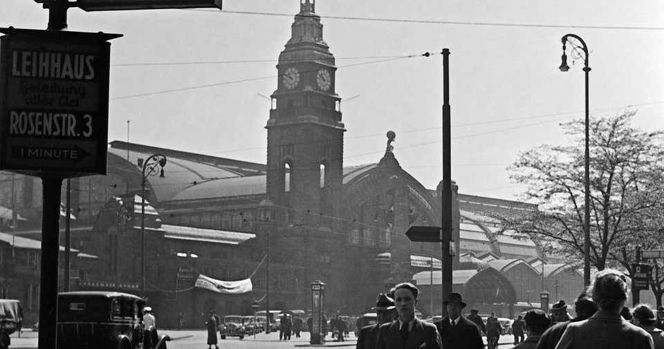 Karl Heinrich Lämmel Hamburg Main Station With Passers By, Germany 1938, Printed Later 1938/2021 photo furniture