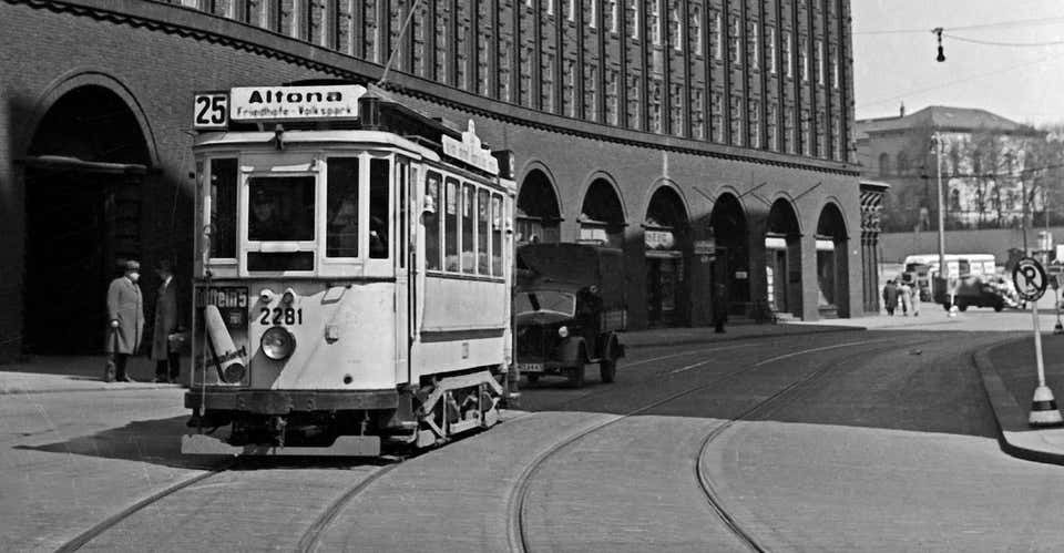 Karl Heinrich Lämmel Chile House Office Building Hamburg With Tram, Germany 1938, Printed Later 1938/2021 photo furniture